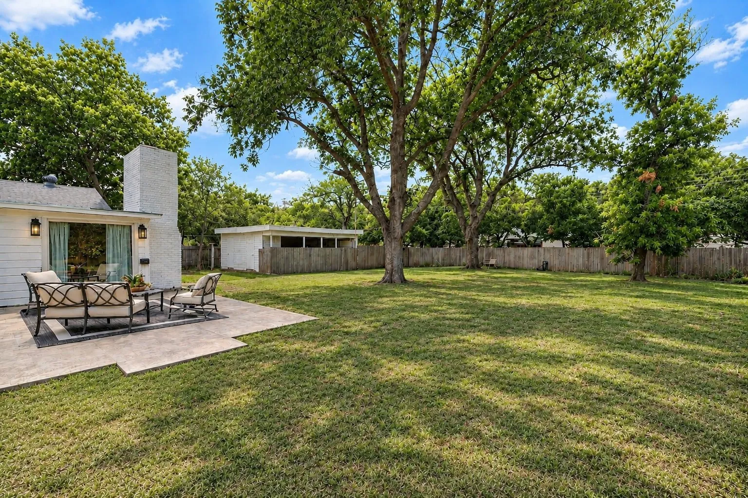 Single Family Residence For Sale in Taylor County , 1349 SYLVAN Drive, Abilene, Texas 79605, 3 Bedroom, 2 Bathroom, 2 Garage spaces, 2,382 Sqft, built in 1949, mls#21360634, Real Estate Agent in Abilene, Homes For Sale in Taylor county, Homes For Sale in Abilene, Realtor in Abilene Texas, Real Estate Brokerage Independent Realty Texas, Luminita Cordes Realtor