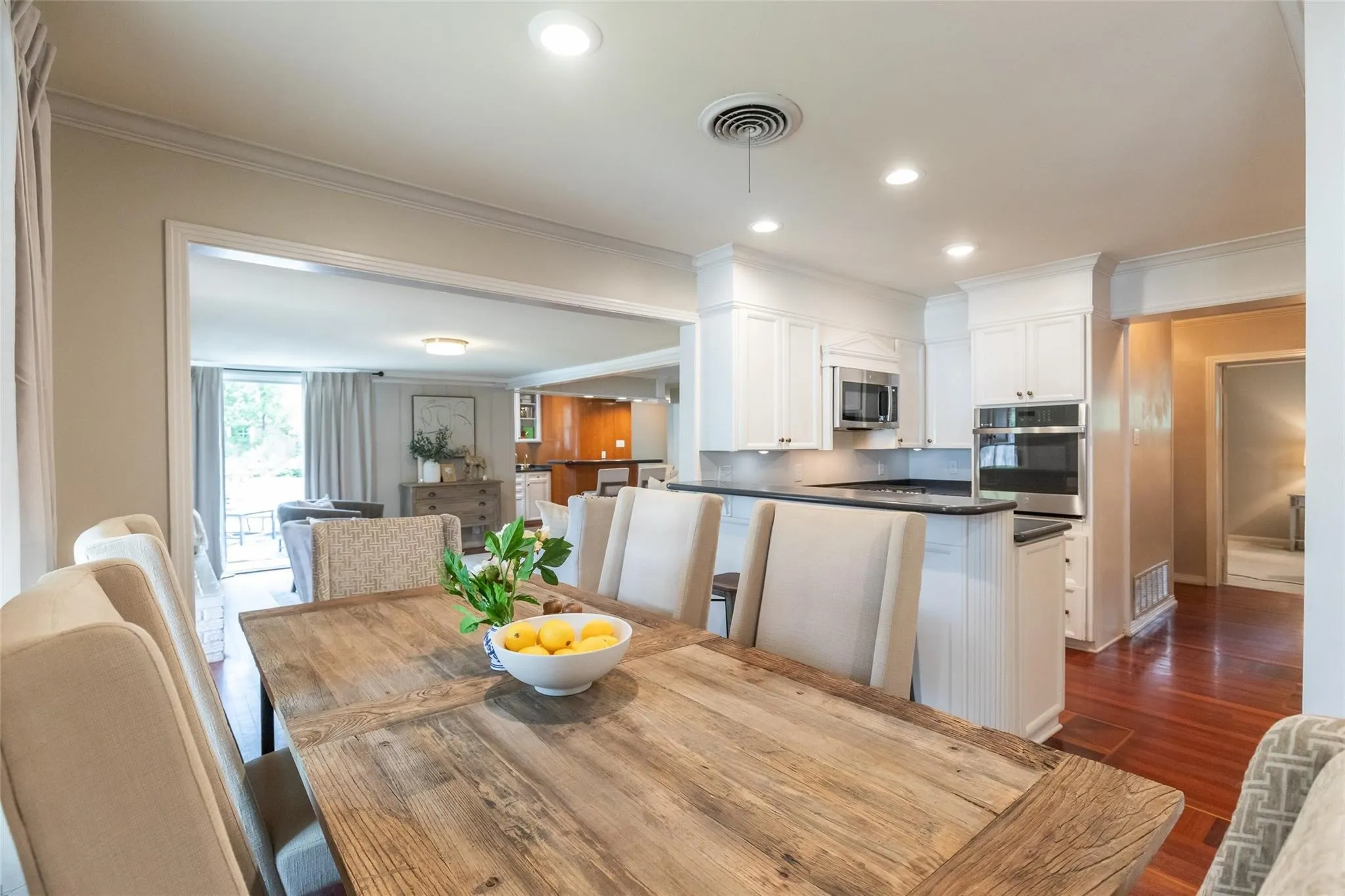 Single Family Residence For Sale in Taylor County , 1349 SYLVAN Drive, Abilene, Texas 79605, 3 Bedroom, 2 Bathroom, 2 Garage spaces, 2,382 Sqft, built in 1949, mls#21360634, Real Estate Agent in Abilene, Homes For Sale in Taylor county, Homes For Sale in Abilene, Realtor in Abilene Texas, Real Estate Brokerage Independent Realty Texas, Luminita Cordes Realtor