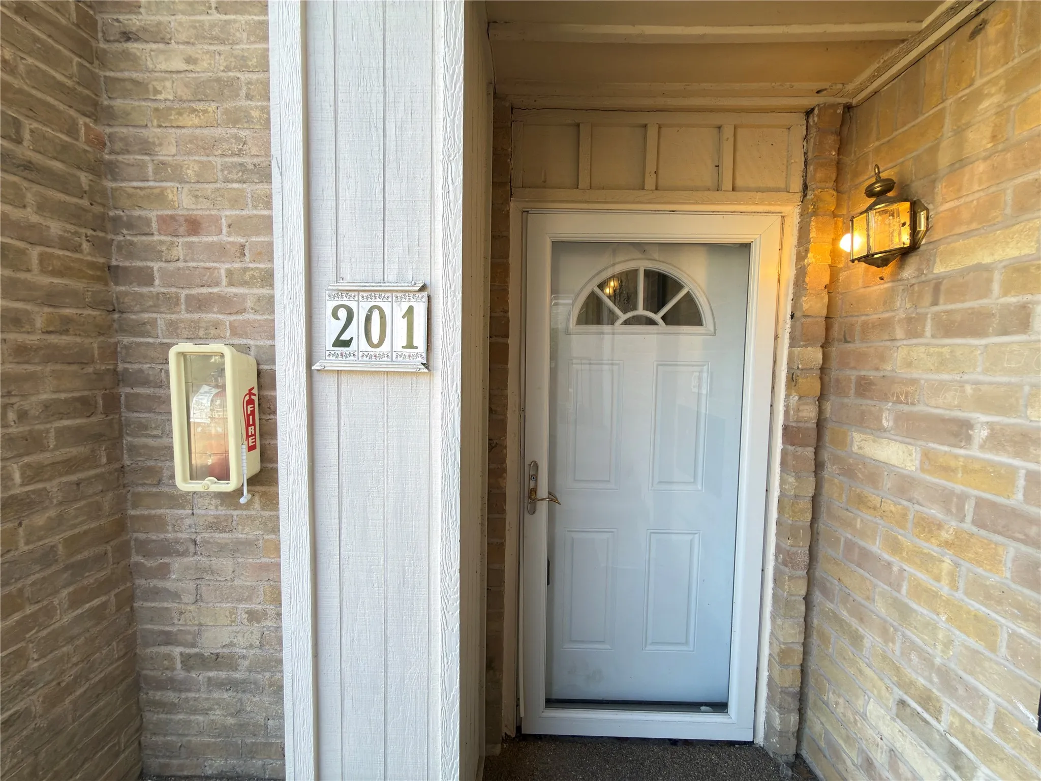 Condominium For Sale in Tarrant County , 6032 Westridge Lane 201, Fort Worth, Texas 76116, 3 Bedroom, 3 Bathroom, 2 Garage spaces, 1,792 Sqft, built in 1969, mls#21358231, Real Estate Agent in Fort Worth, Homes For Sale in Tarrant county, Homes For Sale in Fort Worth, Realtor in Fort Worth Texas, Real Estate Brokerage Independent Realty Texas, Luminita Cordes Realtor