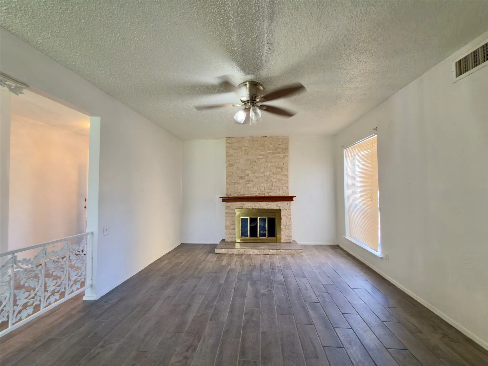 Condominium For Sale in Tarrant County , 6032 Westridge Lane 201, Fort Worth, Texas 76116, 3 Bedroom, 3 Bathroom, 2 Garage spaces, 1,792 Sqft, built in 1969, mls#21358231, Real Estate Agent in Fort Worth, Homes For Sale in Tarrant county, Homes For Sale in Fort Worth, Realtor in Fort Worth Texas, Real Estate Brokerage Independent Realty Texas, Luminita Cordes Realtor