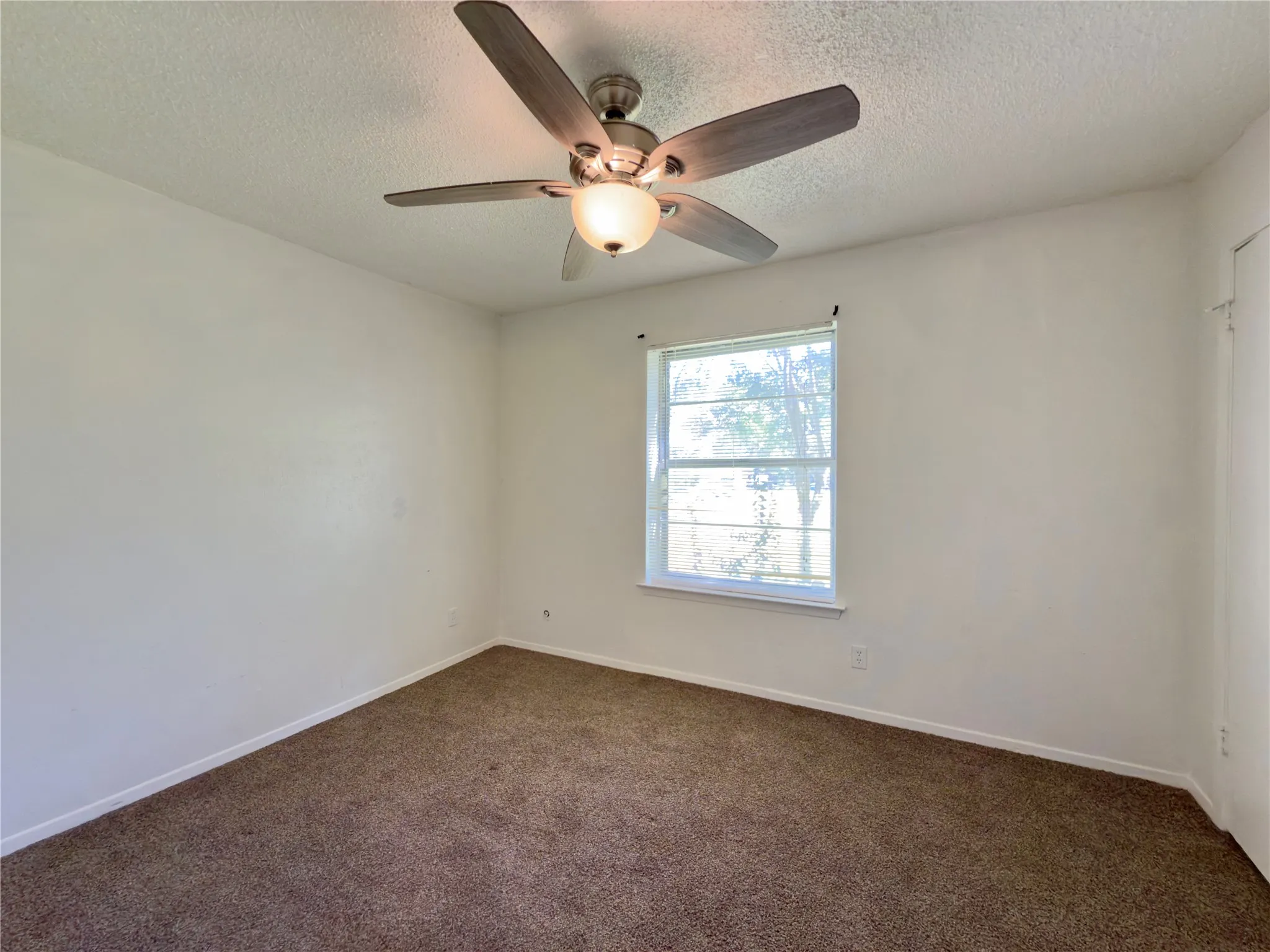 Condominium For Sale in Tarrant County , 6032 Westridge Lane 201, Fort Worth, Texas 76116, 3 Bedroom, 3 Bathroom, 2 Garage spaces, 1,792 Sqft, built in 1969, mls#21358231, Real Estate Agent in Fort Worth, Homes For Sale in Tarrant county, Homes For Sale in Fort Worth, Realtor in Fort Worth Texas, Real Estate Brokerage Independent Realty Texas, Luminita Cordes Realtor