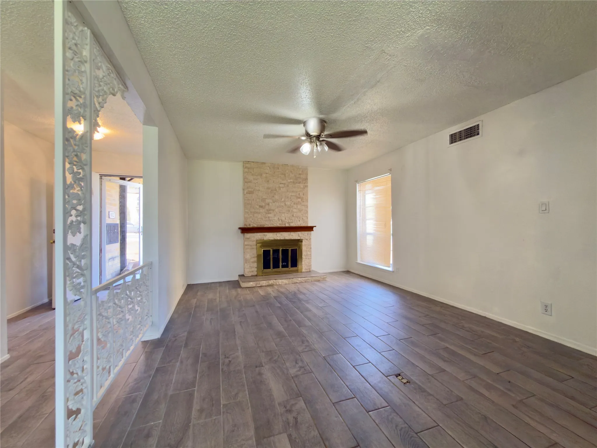 Condominium For Sale in Tarrant County , 6032 Westridge Lane 201, Fort Worth, Texas 76116, 3 Bedroom, 3 Bathroom, 2 Garage spaces, 1,792 Sqft, built in 1969, mls#21358231, Real Estate Agent in Fort Worth, Homes For Sale in Tarrant county, Homes For Sale in Fort Worth, Realtor in Fort Worth Texas, Real Estate Brokerage Independent Realty Texas, Luminita Cordes Realtor