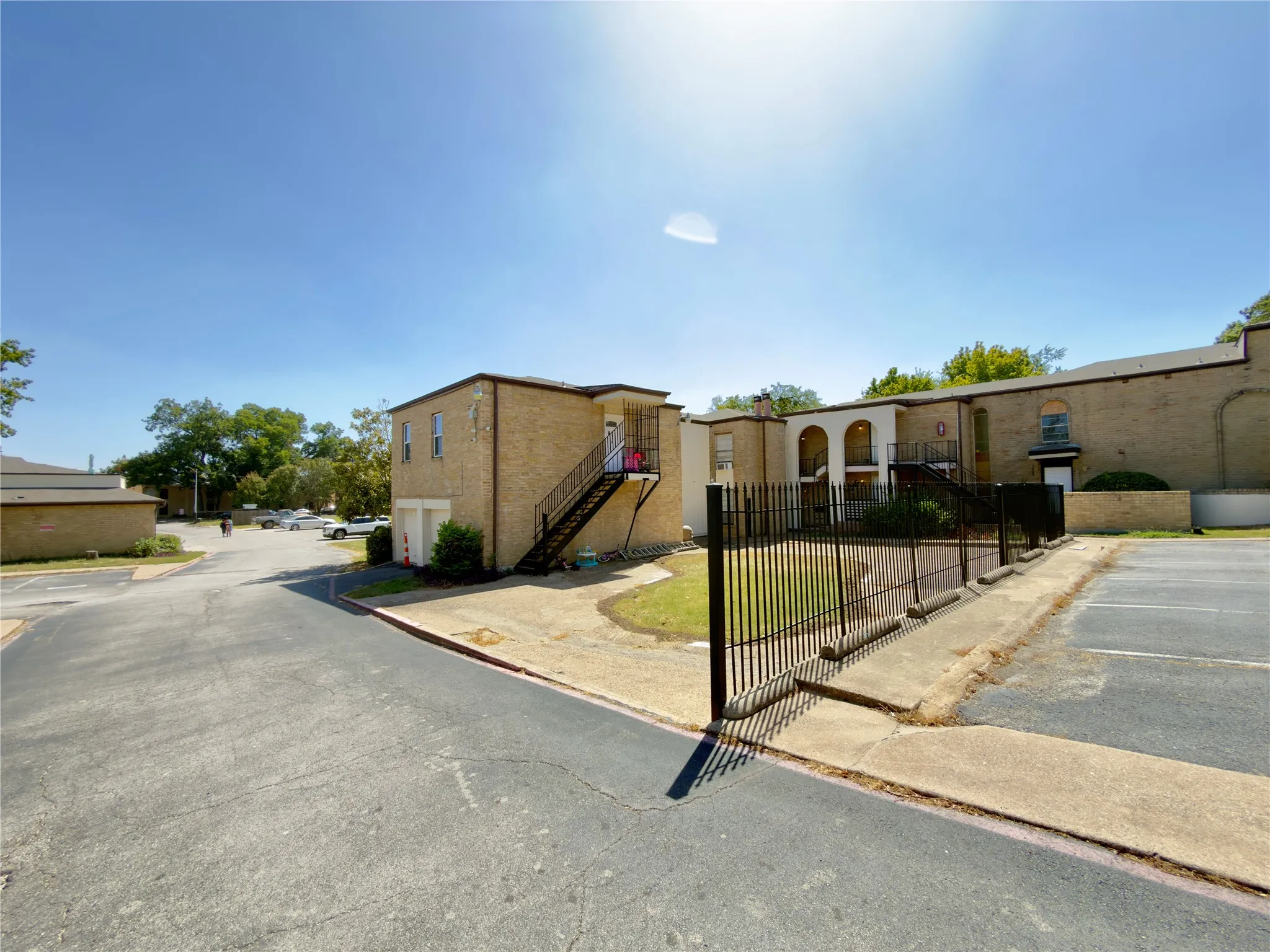 Condominium For Sale in Tarrant County , 6032 Westridge Lane 201, Fort Worth, Texas 76116, 3 Bedroom, 3 Bathroom, 2 Garage spaces, 1,792 Sqft, built in 1969, mls#21358231, Real Estate Agent in Fort Worth, Homes For Sale in Tarrant county, Homes For Sale in Fort Worth, Realtor in Fort Worth Texas, Real Estate Brokerage Independent Realty Texas, Luminita Cordes Realtor