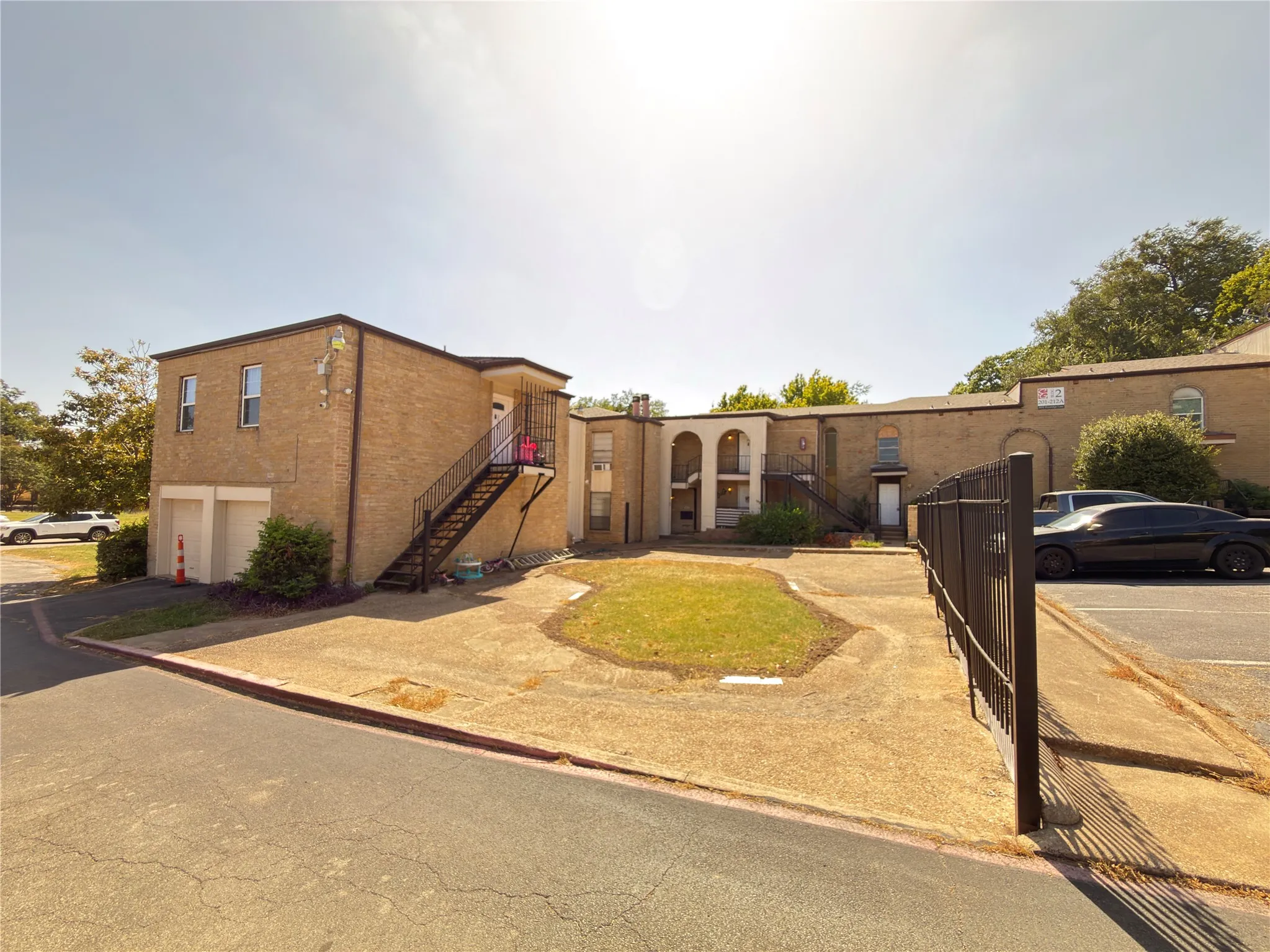Condominium For Sale in Tarrant County , 6032 Westridge Lane 201, Fort Worth, Texas 76116, 3 Bedroom, 3 Bathroom, 2 Garage spaces, 1,792 Sqft, built in 1969, mls#21358231, Real Estate Agent in Fort Worth, Homes For Sale in Tarrant county, Homes For Sale in Fort Worth, Realtor in Fort Worth Texas, Real Estate Brokerage Independent Realty Texas, Luminita Cordes Realtor