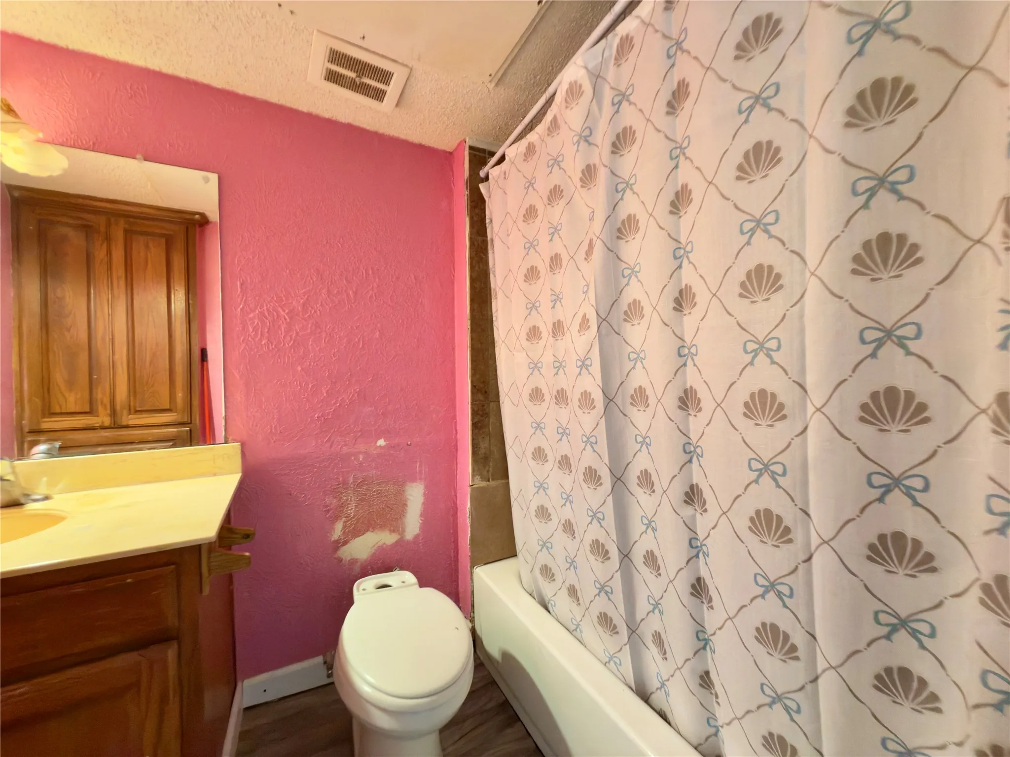 Condominium For Sale in Tarrant County , 6032 Westridge Lane 201, Fort Worth, Texas 76116, 3 Bedroom, 3 Bathroom, 2 Garage spaces, 1,792 Sqft, built in 1969, mls#21358231, Real Estate Agent in Fort Worth, Homes For Sale in Tarrant county, Homes For Sale in Fort Worth, Realtor in Fort Worth Texas, Real Estate Brokerage Independent Realty Texas, Luminita Cordes Realtor