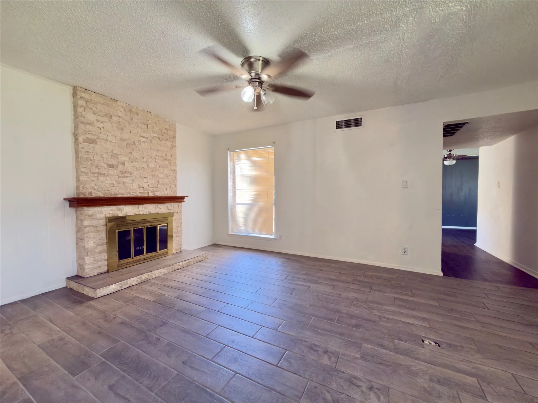 Condominium For Sale in Tarrant County , 6032 Westridge Lane 201, Fort Worth, Texas 76116, 3 Bedroom, 3 Bathroom, 2 Garage spaces, 1,792 Sqft, built in 1969, mls#21358231, Real Estate Agent in Fort Worth, Homes For Sale in Tarrant county, Homes For Sale in Fort Worth, Realtor in Fort Worth Texas, Real Estate Brokerage Independent Realty Texas, Luminita Cordes Realtor