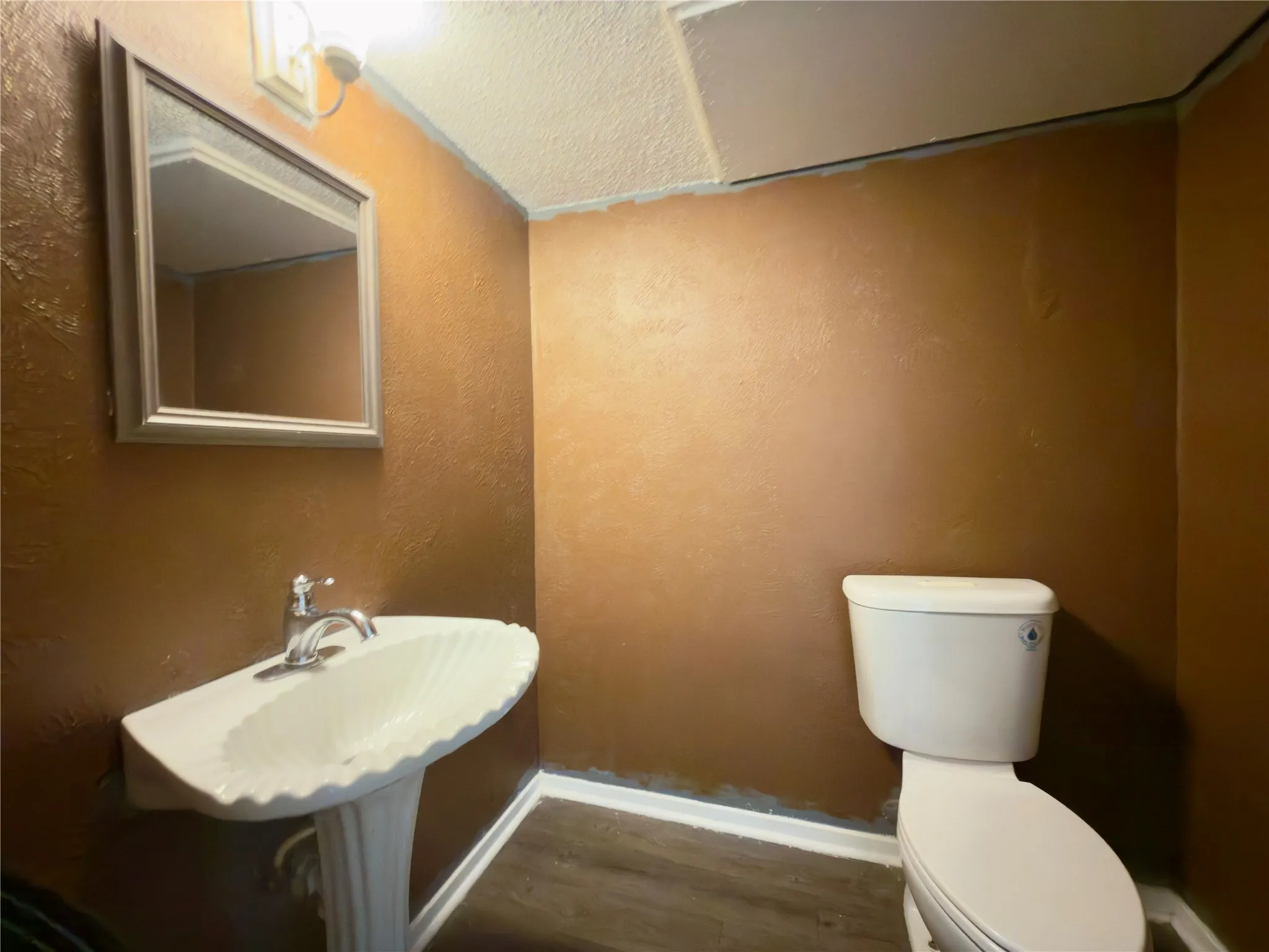 Condominium For Sale in Tarrant County , 6032 Westridge Lane 201, Fort Worth, Texas 76116, 3 Bedroom, 3 Bathroom, 2 Garage spaces, 1,792 Sqft, built in 1969, mls#21358231, Real Estate Agent in Fort Worth, Homes For Sale in Tarrant county, Homes For Sale in Fort Worth, Realtor in Fort Worth Texas, Real Estate Brokerage Independent Realty Texas, Luminita Cordes Realtor