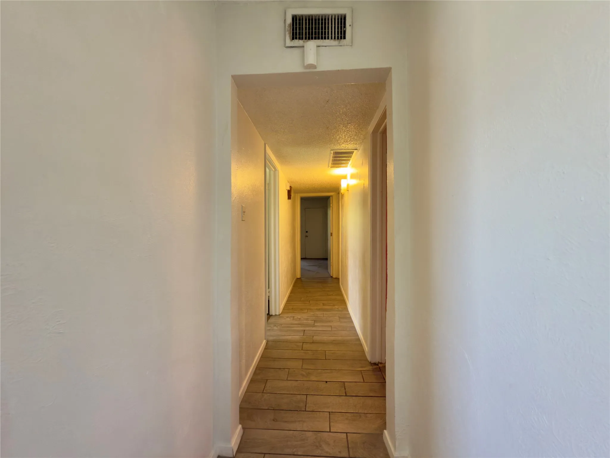 Condominium For Sale in Tarrant County , 6032 Westridge Lane 201, Fort Worth, Texas 76116, 3 Bedroom, 3 Bathroom, 2 Garage spaces, 1,792 Sqft, built in 1969, mls#21358231, Real Estate Agent in Fort Worth, Homes For Sale in Tarrant county, Homes For Sale in Fort Worth, Realtor in Fort Worth Texas, Real Estate Brokerage Independent Realty Texas, Luminita Cordes Realtor