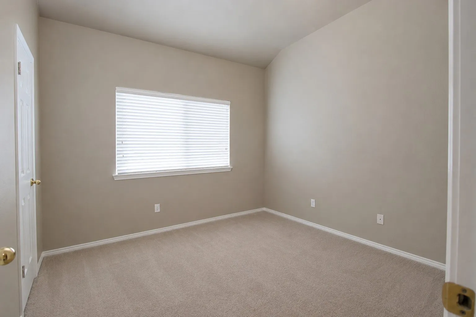 Single Family Residence For Sale in Bexar County , 7 Nikita Drive, San Antonio, Texas 78248, 4 Bedroom, 2 Bathroom, 2 Garage spaces, 2,128 Sqft, built in 1996, Price $415,000, mls#21356143, Real Estate Agent in San Antonio, Homes For Sale in Bexar county, Homes For Sale in San Antonio, Realtor in San Antonio Texas, Real Estate Brokerage Independent Realty Texas, Luminita Cordes Realtor