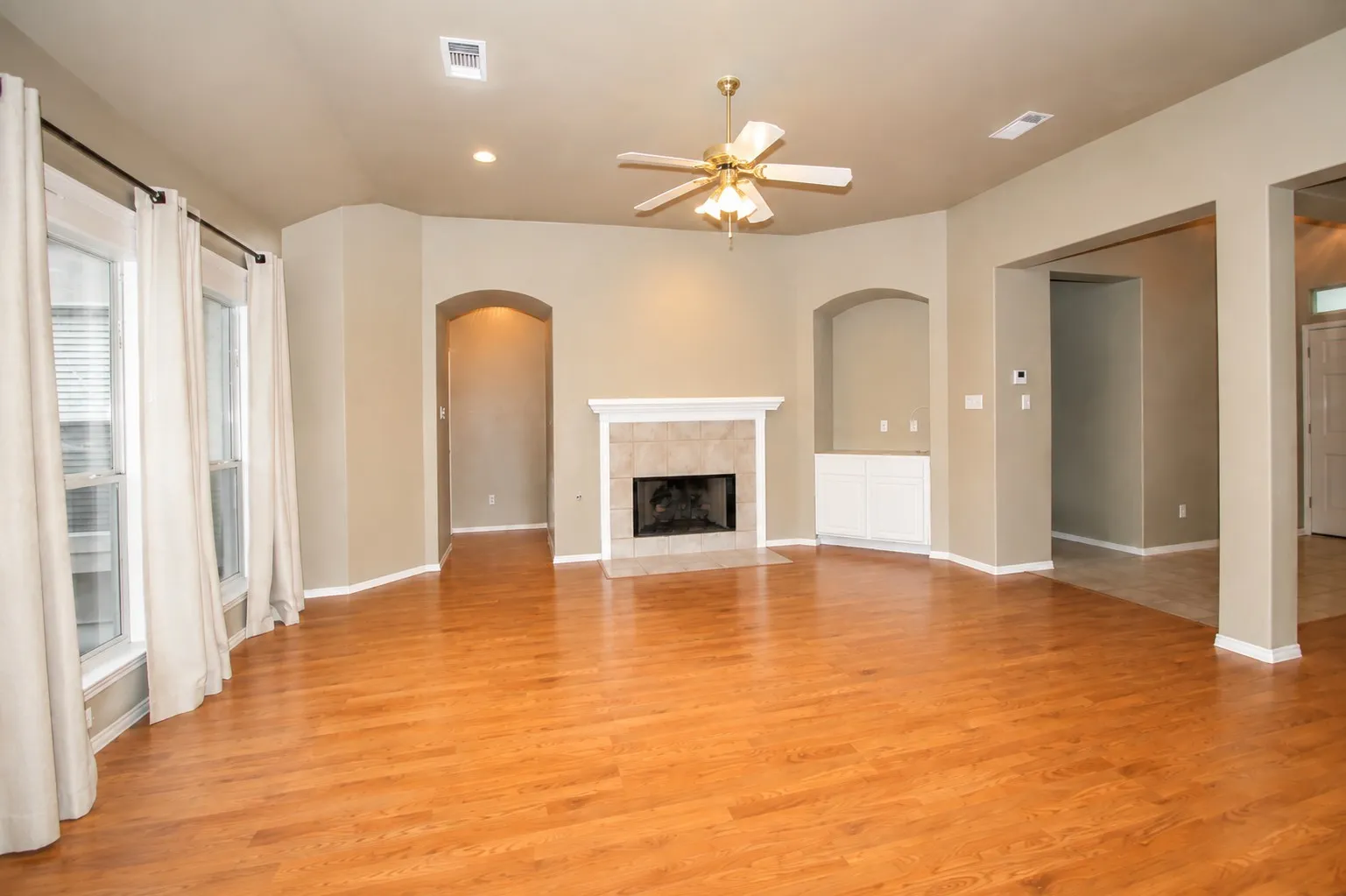 Single Family Residence For Sale in Bexar County , 7 Nikita Drive, San Antonio, Texas 78248, 4 Bedroom, 2 Bathroom, 2 Garage spaces, 2,128 Sqft, built in 1996, Price $415,000, mls#21356143, Real Estate Agent in San Antonio, Homes For Sale in Bexar county, Homes For Sale in San Antonio, Realtor in San Antonio Texas, Real Estate Brokerage Independent Realty Texas, Luminita Cordes Realtor