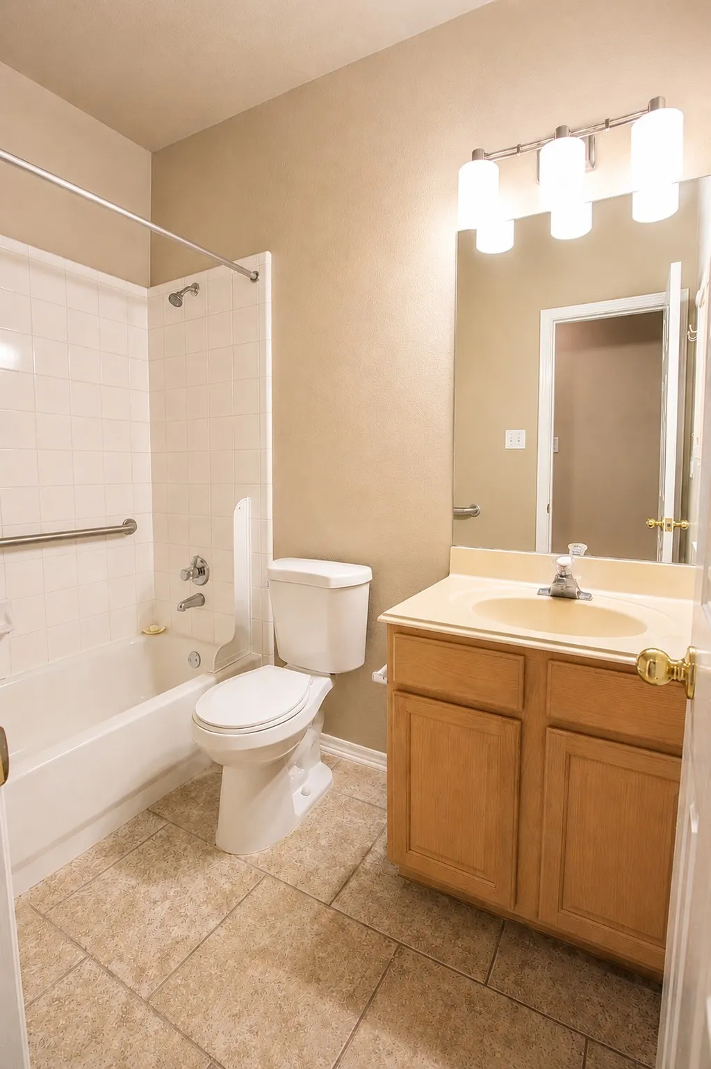 Single Family Residence For Sale in Bexar County , 7 Nikita Drive, San Antonio, Texas 78248, 4 Bedroom, 2 Bathroom, 2 Garage spaces, 2,128 Sqft, built in 1996, Price $415,000, mls#21356143, Real Estate Agent in San Antonio, Homes For Sale in Bexar county, Homes For Sale in San Antonio, Realtor in San Antonio Texas, Real Estate Brokerage Independent Realty Texas, Luminita Cordes Realtor