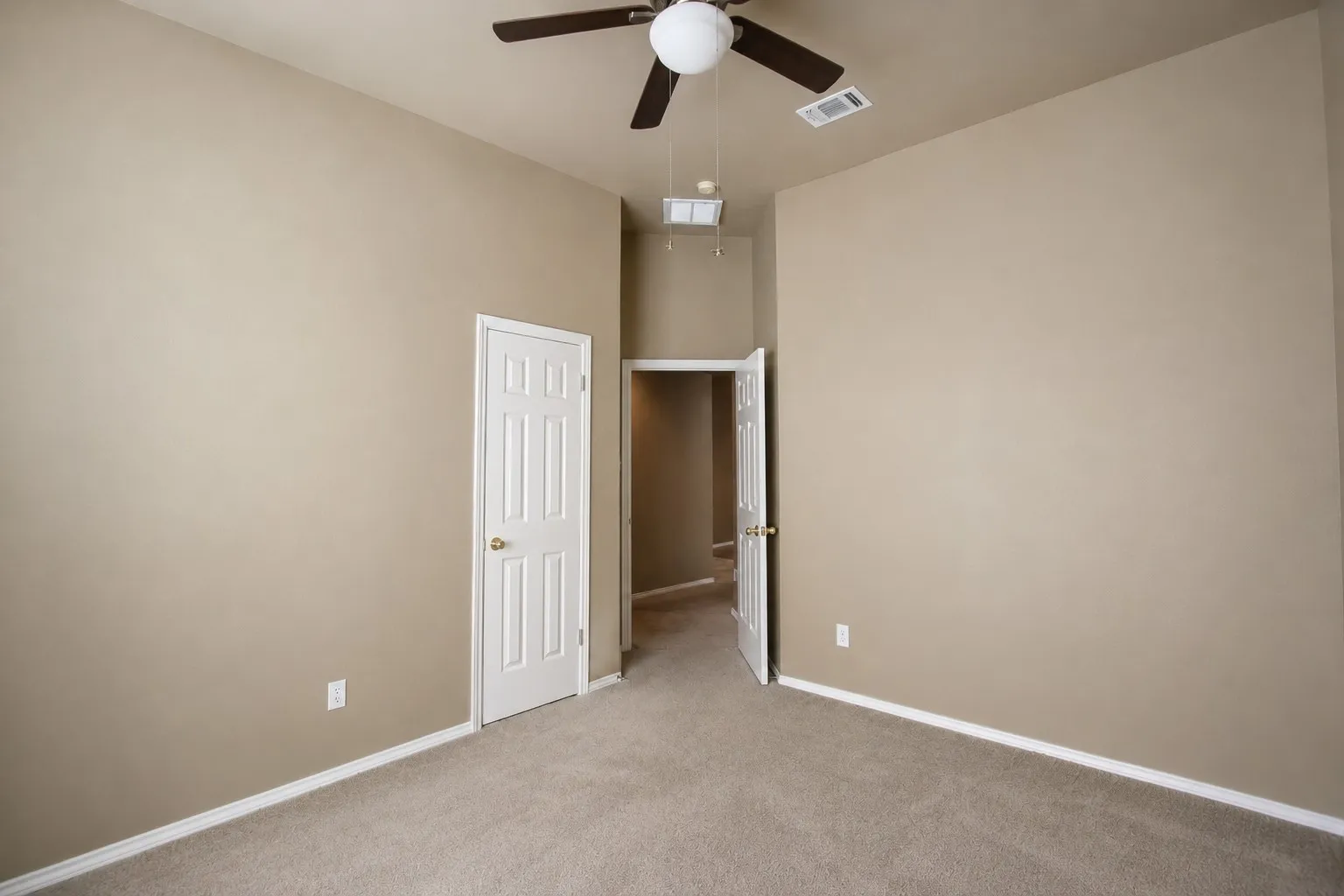 Single Family Residence For Sale in Bexar County , 7 Nikita Drive, San Antonio, Texas 78248, 4 Bedroom, 2 Bathroom, 2 Garage spaces, 2,128 Sqft, built in 1996, Price $415,000, mls#21356143, Real Estate Agent in San Antonio, Homes For Sale in Bexar county, Homes For Sale in San Antonio, Realtor in San Antonio Texas, Real Estate Brokerage Independent Realty Texas, Luminita Cordes Realtor