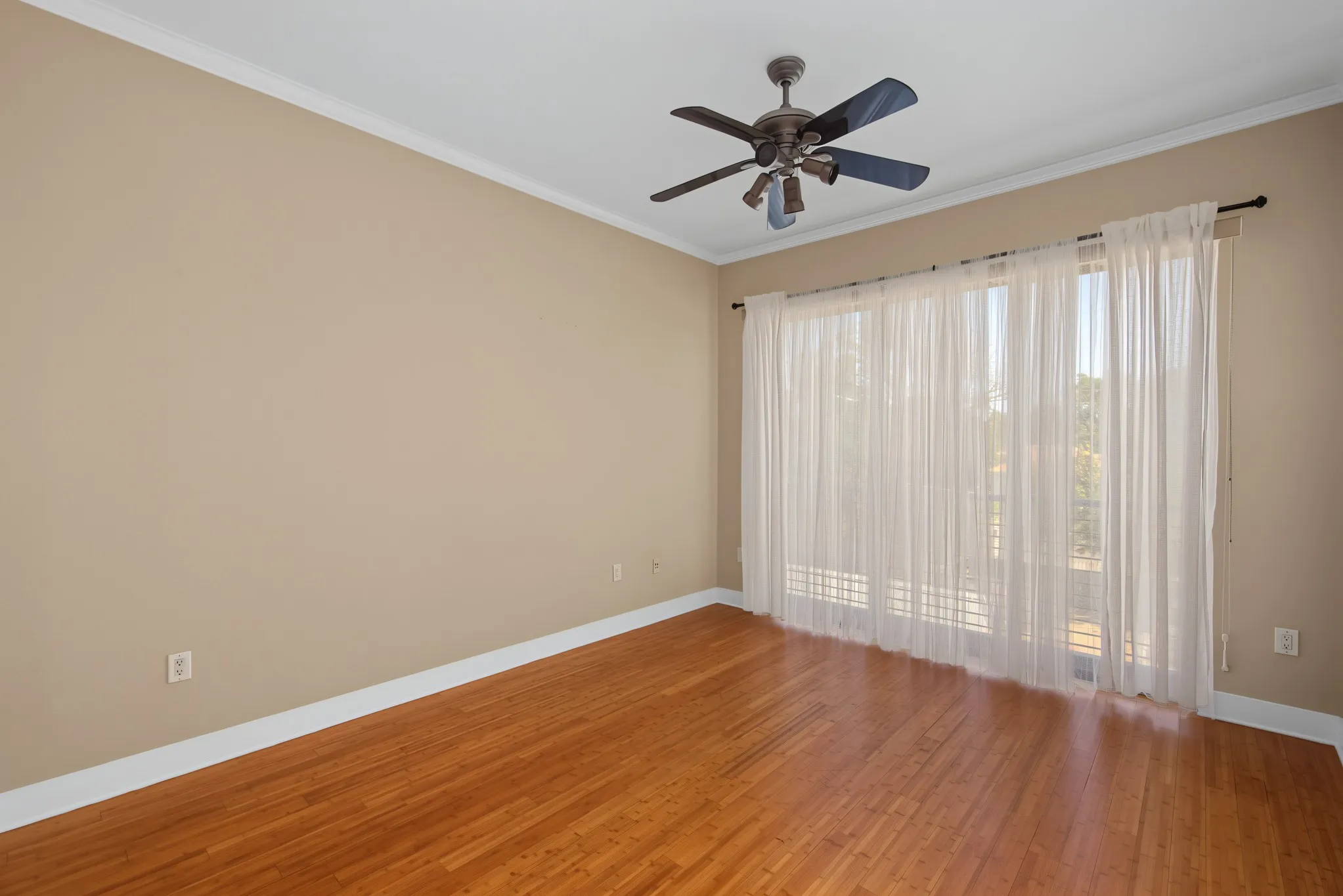 Condominium For Sale in Dallas County , 4414 Cedar Springs Road 310, Dallas, Texas 75219, 2 Bedroom, 1 Bathroom, Garage spaces, 963 Sqft, built in 2003, Price $260,000, mls#21360395, Real Estate Agent in Dallas, Homes For Sale in Dallas county, Homes For Sale in Dallas, Realtor in Dallas Texas, Real Estate Brokerage Independent Realty Texas, Luminita Cordes Realtor
