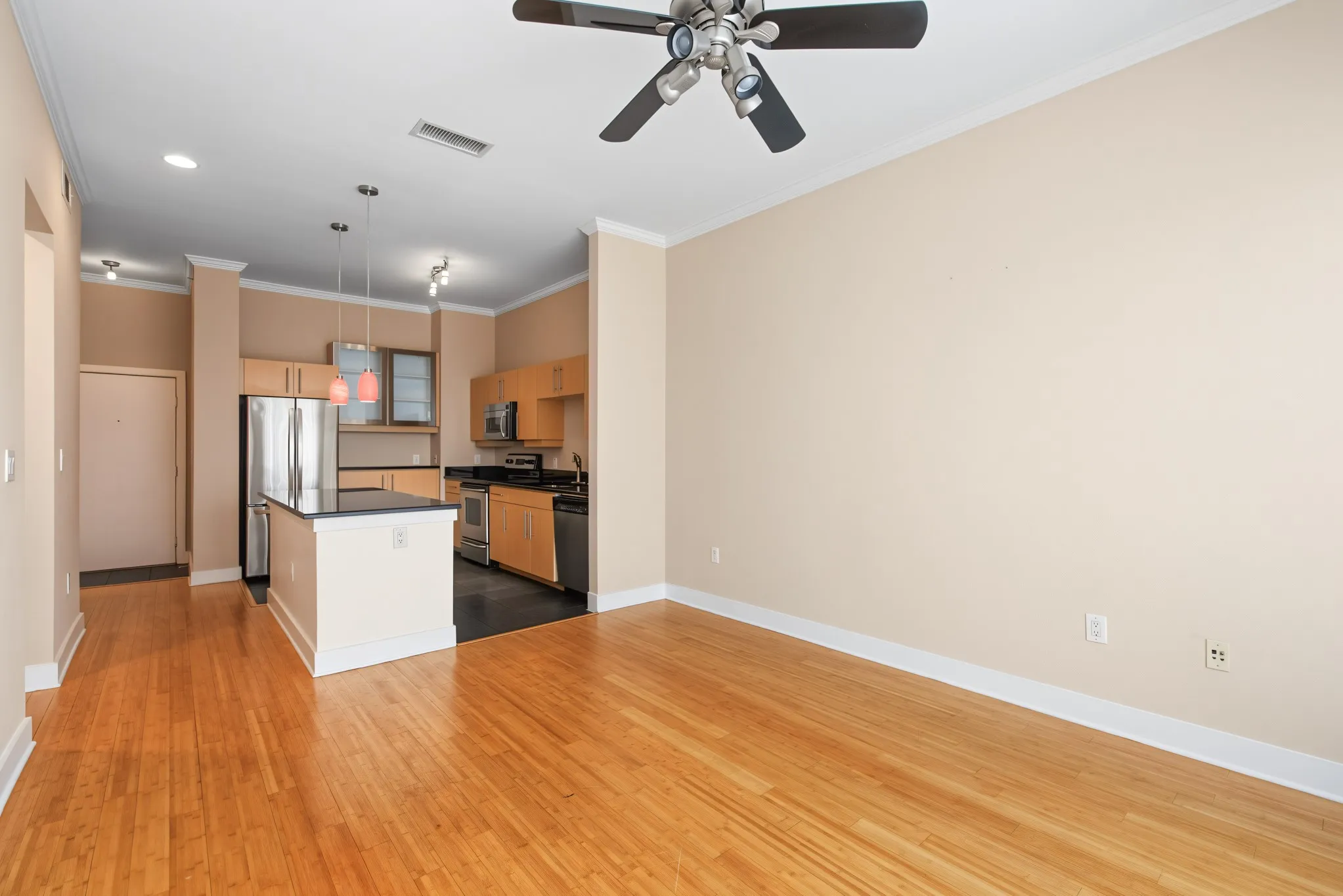 Condominium For Sale in Dallas County , 4414 Cedar Springs Road 310, Dallas, Texas 75219, 2 Bedroom, 1 Bathroom, Garage spaces, 963 Sqft, built in 2003, Price $260,000, mls#21360395, Real Estate Agent in Dallas, Homes For Sale in Dallas county, Homes For Sale in Dallas, Realtor in Dallas Texas, Real Estate Brokerage Independent Realty Texas, Luminita Cordes Realtor