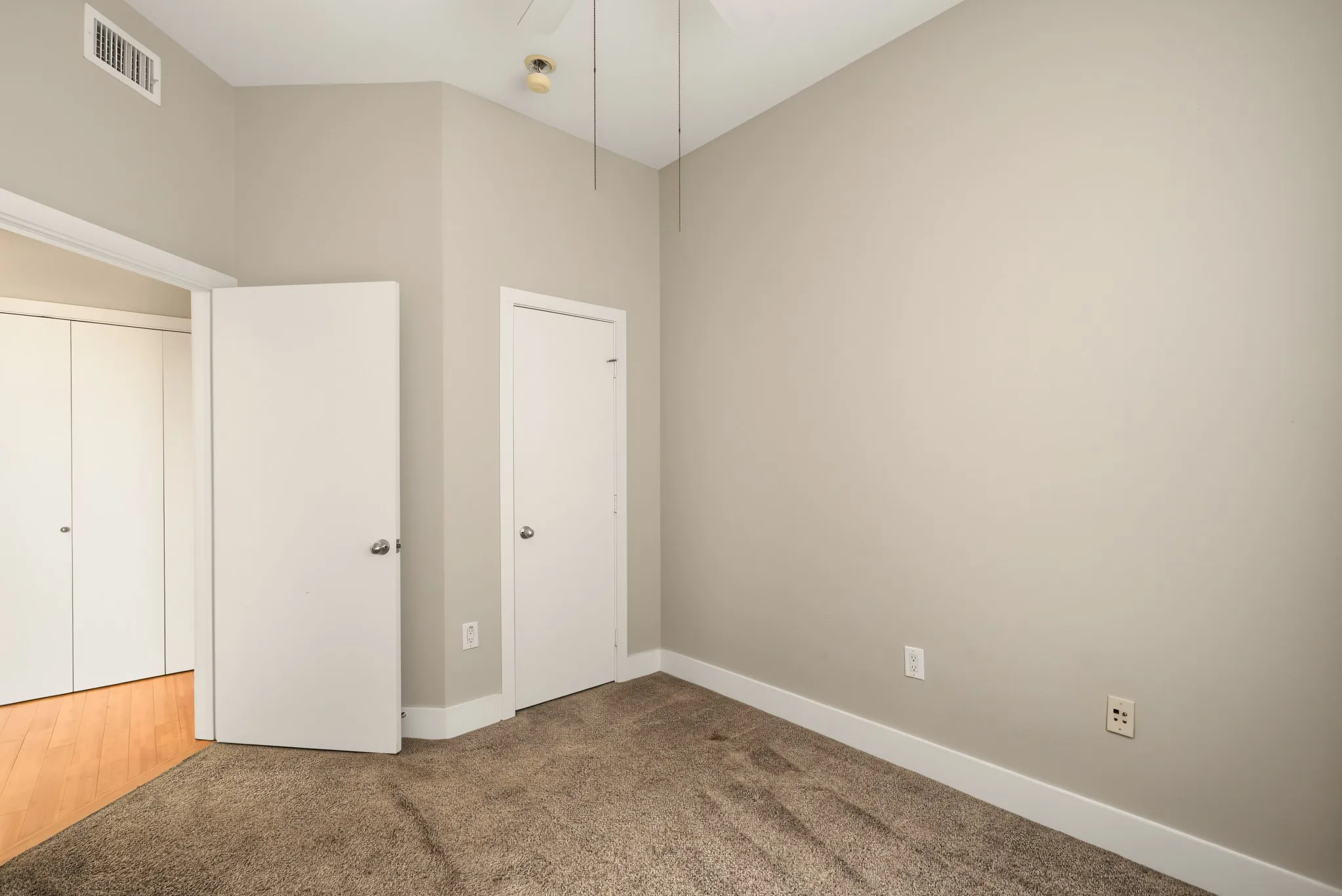 Condominium For Sale in Dallas County , 4414 Cedar Springs Road 310, Dallas, Texas 75219, 2 Bedroom, 1 Bathroom, Garage spaces, 963 Sqft, built in 2003, Price $260,000, mls#21360395, Real Estate Agent in Dallas, Homes For Sale in Dallas county, Homes For Sale in Dallas, Realtor in Dallas Texas, Real Estate Brokerage Independent Realty Texas, Luminita Cordes Realtor