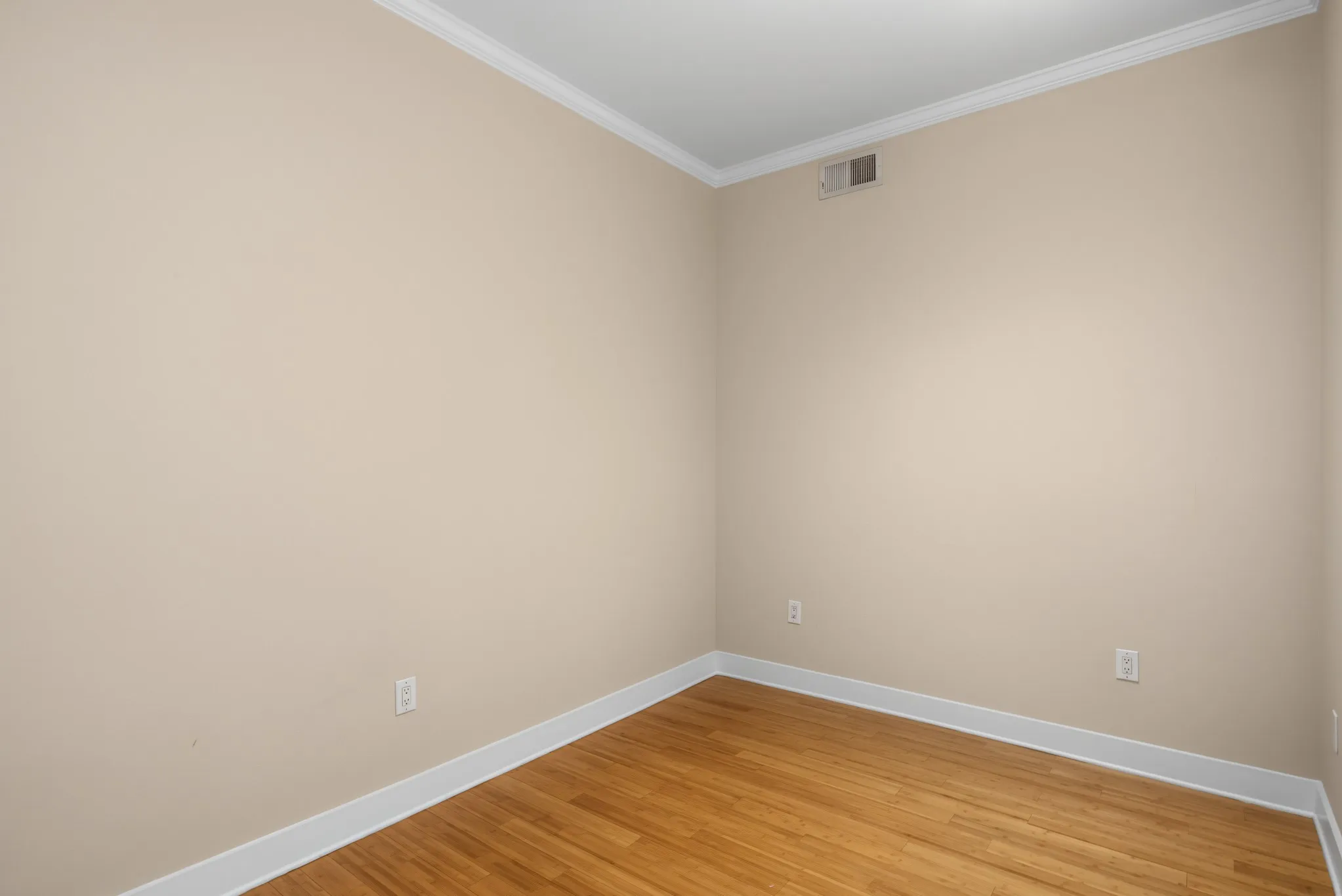 Condominium For Sale in Dallas County , 4414 Cedar Springs Road 310, Dallas, Texas 75219, 2 Bedroom, 1 Bathroom, Garage spaces, 963 Sqft, built in 2003, Price $260,000, mls#21360395, Real Estate Agent in Dallas, Homes For Sale in Dallas county, Homes For Sale in Dallas, Realtor in Dallas Texas, Real Estate Brokerage Independent Realty Texas, Luminita Cordes Realtor