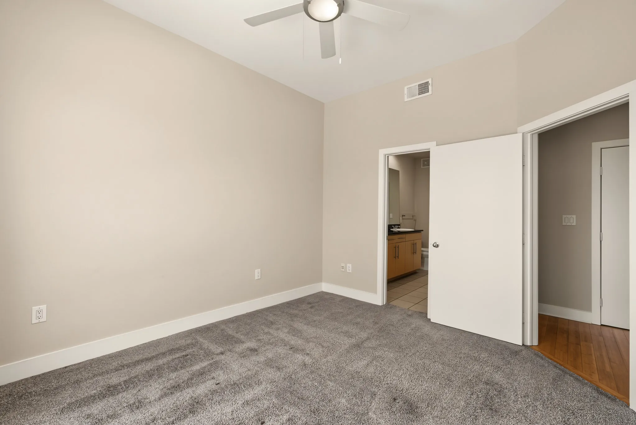 Condominium For Sale in Dallas County , 4414 Cedar Springs Road 310, Dallas, Texas 75219, 2 Bedroom, 1 Bathroom, Garage spaces, 963 Sqft, built in 2003, Price $260,000, mls#21360395, Real Estate Agent in Dallas, Homes For Sale in Dallas county, Homes For Sale in Dallas, Realtor in Dallas Texas, Real Estate Brokerage Independent Realty Texas, Luminita Cordes Realtor