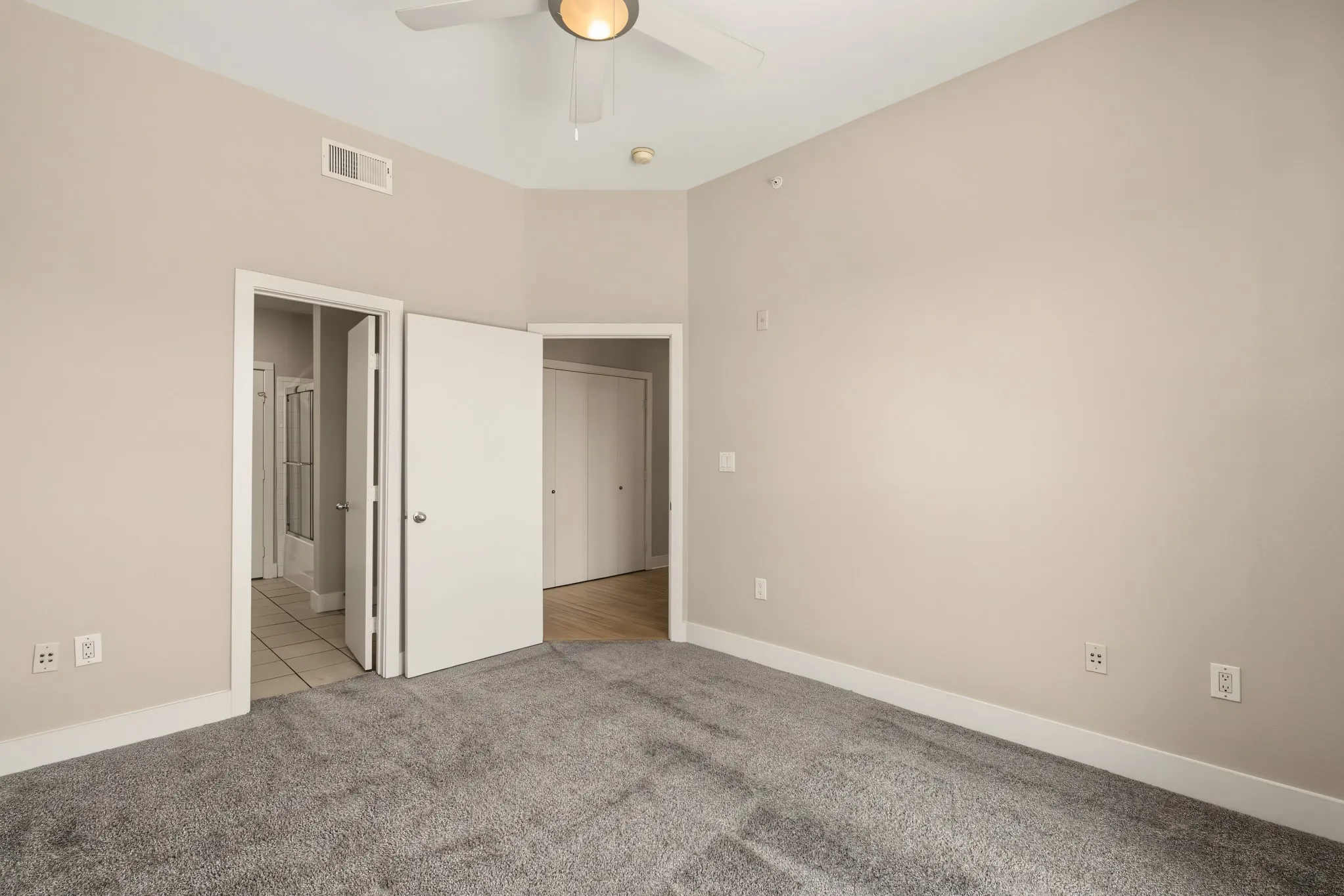 Condominium For Sale in Dallas County , 4414 Cedar Springs Road 310, Dallas, Texas 75219, 2 Bedroom, 1 Bathroom, Garage spaces, 963 Sqft, built in 2003, Price $260,000, mls#21360395, Real Estate Agent in Dallas, Homes For Sale in Dallas county, Homes For Sale in Dallas, Realtor in Dallas Texas, Real Estate Brokerage Independent Realty Texas, Luminita Cordes Realtor