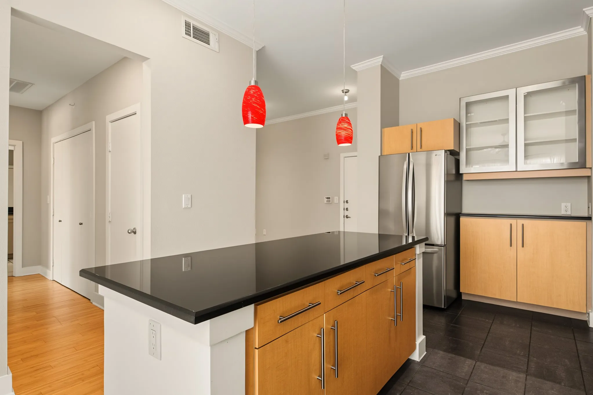 Condominium For Sale in Dallas County , 4414 Cedar Springs Road 310, Dallas, Texas 75219, 2 Bedroom, 1 Bathroom, Garage spaces, 963 Sqft, built in 2003, Price $260,000, mls#21360395, Real Estate Agent in Dallas, Homes For Sale in Dallas county, Homes For Sale in Dallas, Realtor in Dallas Texas, Real Estate Brokerage Independent Realty Texas, Luminita Cordes Realtor