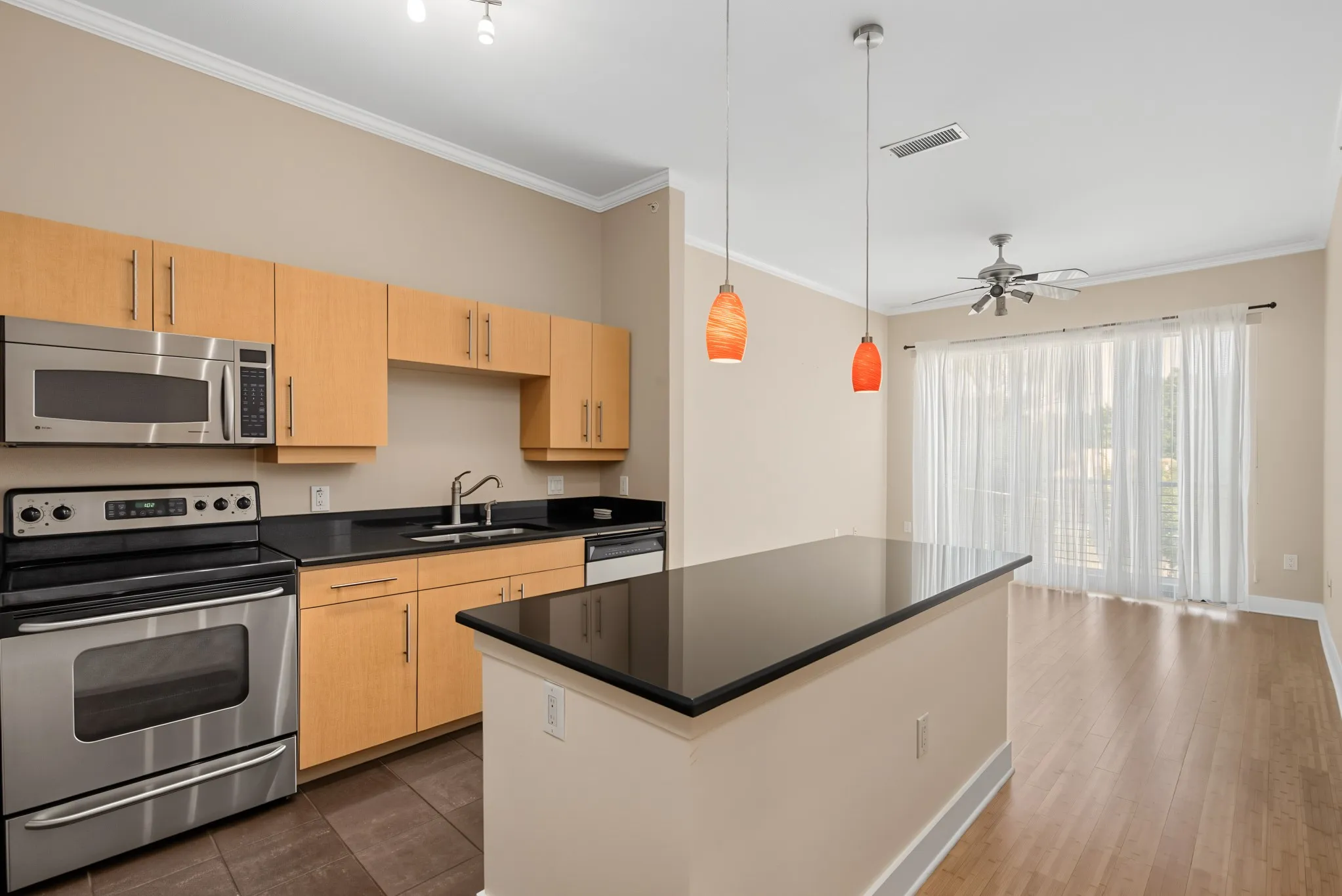 Condominium For Sale in Dallas County , 4414 Cedar Springs Road 310, Dallas, Texas 75219, 2 Bedroom, 1 Bathroom, Garage spaces, 963 Sqft, built in 2003, Price $260,000, mls#21360395, Real Estate Agent in Dallas, Homes For Sale in Dallas county, Homes For Sale in Dallas, Realtor in Dallas Texas, Real Estate Brokerage Independent Realty Texas, Luminita Cordes Realtor