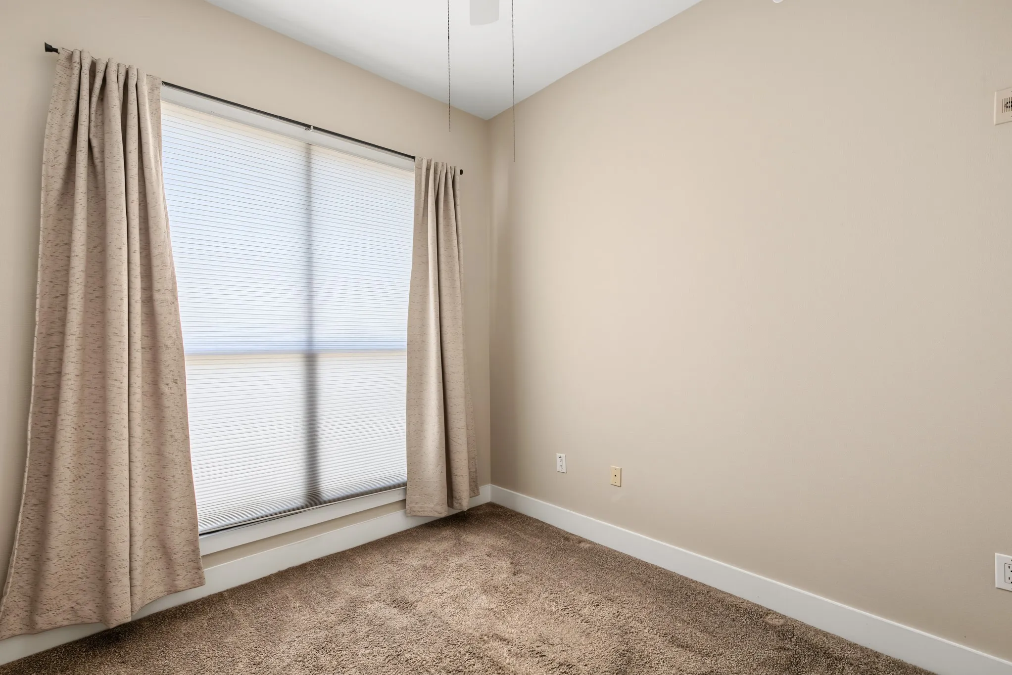 Condominium For Sale in Dallas County , 4414 Cedar Springs Road 310, Dallas, Texas 75219, 2 Bedroom, 1 Bathroom, Garage spaces, 963 Sqft, built in 2003, Price $260,000, mls#21360395, Real Estate Agent in Dallas, Homes For Sale in Dallas county, Homes For Sale in Dallas, Realtor in Dallas Texas, Real Estate Brokerage Independent Realty Texas, Luminita Cordes Realtor
