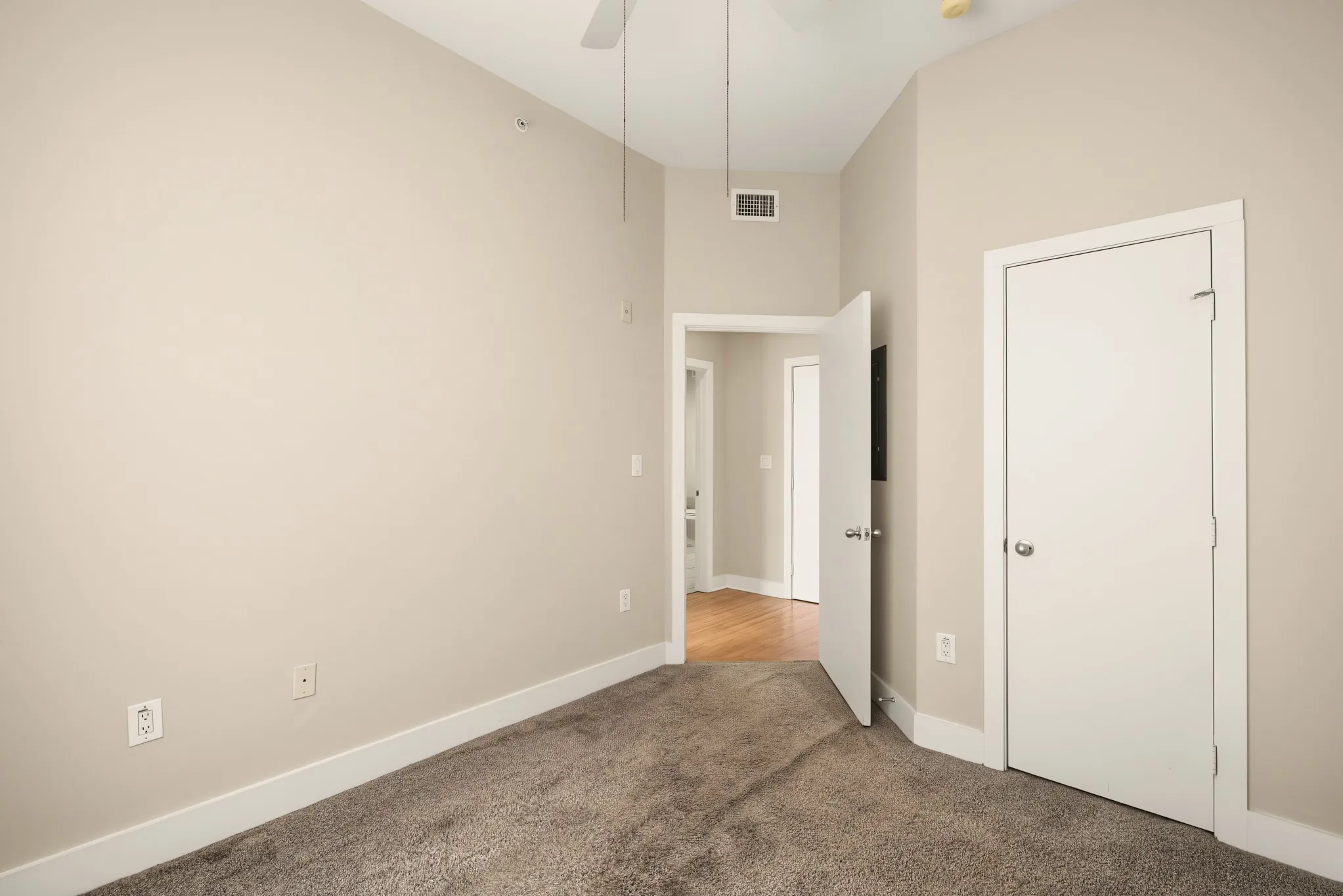 Condominium For Sale in Dallas County , 4414 Cedar Springs Road 310, Dallas, Texas 75219, 2 Bedroom, 1 Bathroom, Garage spaces, 963 Sqft, built in 2003, Price $260,000, mls#21360395, Real Estate Agent in Dallas, Homes For Sale in Dallas county, Homes For Sale in Dallas, Realtor in Dallas Texas, Real Estate Brokerage Independent Realty Texas, Luminita Cordes Realtor
