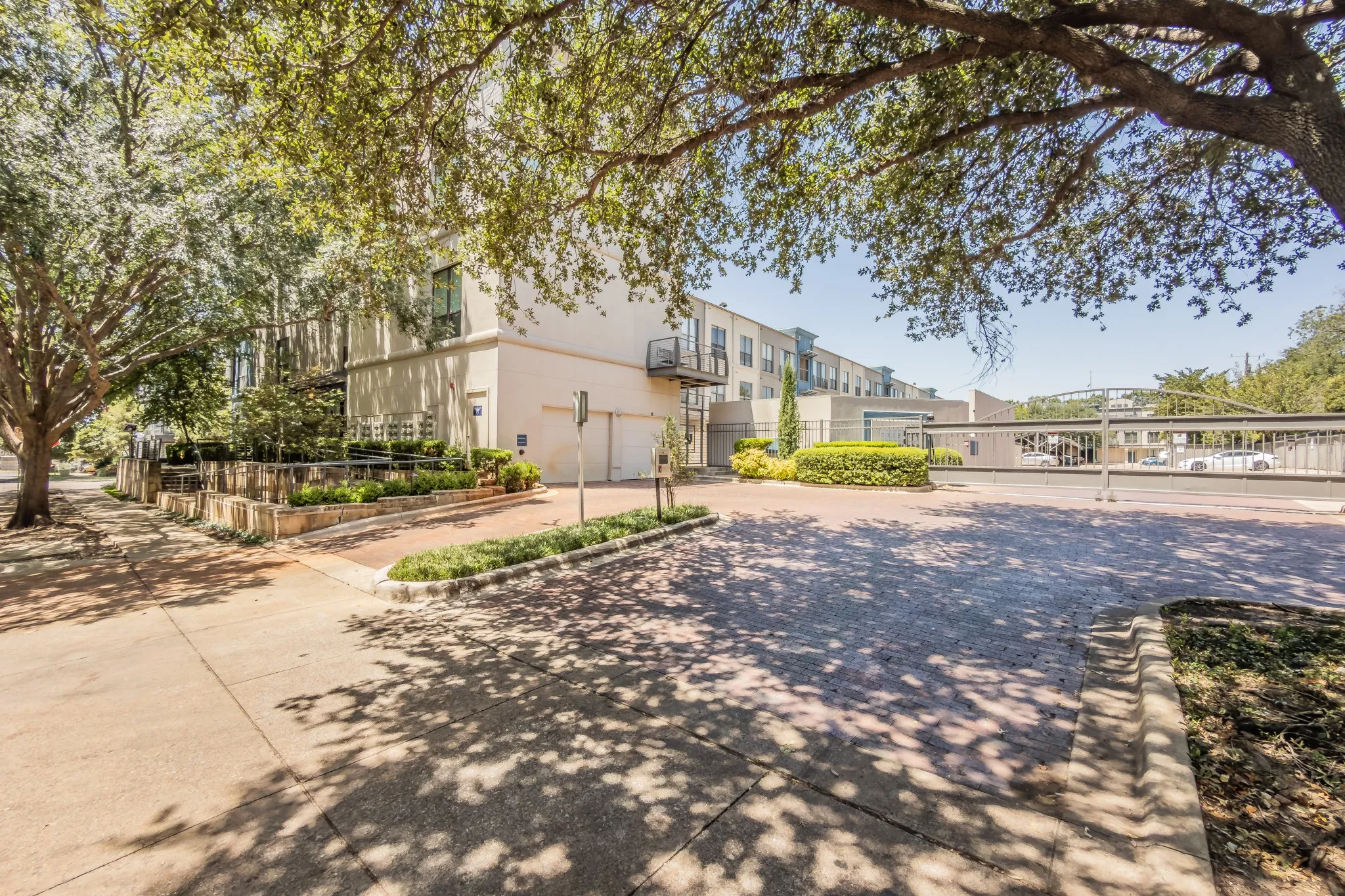 Condominium For Sale in Dallas County , 4414 Cedar Springs Road 310, Dallas, Texas 75219, 2 Bedroom, 1 Bathroom, Garage spaces, 963 Sqft, built in 2003, Price $260,000, mls#21360395, Real Estate Agent in Dallas, Homes For Sale in Dallas county, Homes For Sale in Dallas, Realtor in Dallas Texas, Real Estate Brokerage Independent Realty Texas, Luminita Cordes Realtor