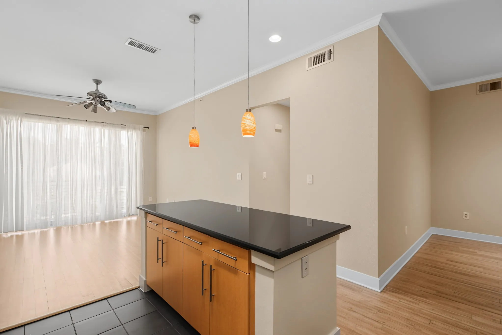 Condominium For Sale in Dallas County , 4414 Cedar Springs Road 310, Dallas, Texas 75219, 2 Bedroom, 1 Bathroom, Garage spaces, 963 Sqft, built in 2003, Price $260,000, mls#21360395, Real Estate Agent in Dallas, Homes For Sale in Dallas county, Homes For Sale in Dallas, Realtor in Dallas Texas, Real Estate Brokerage Independent Realty Texas, Luminita Cordes Realtor