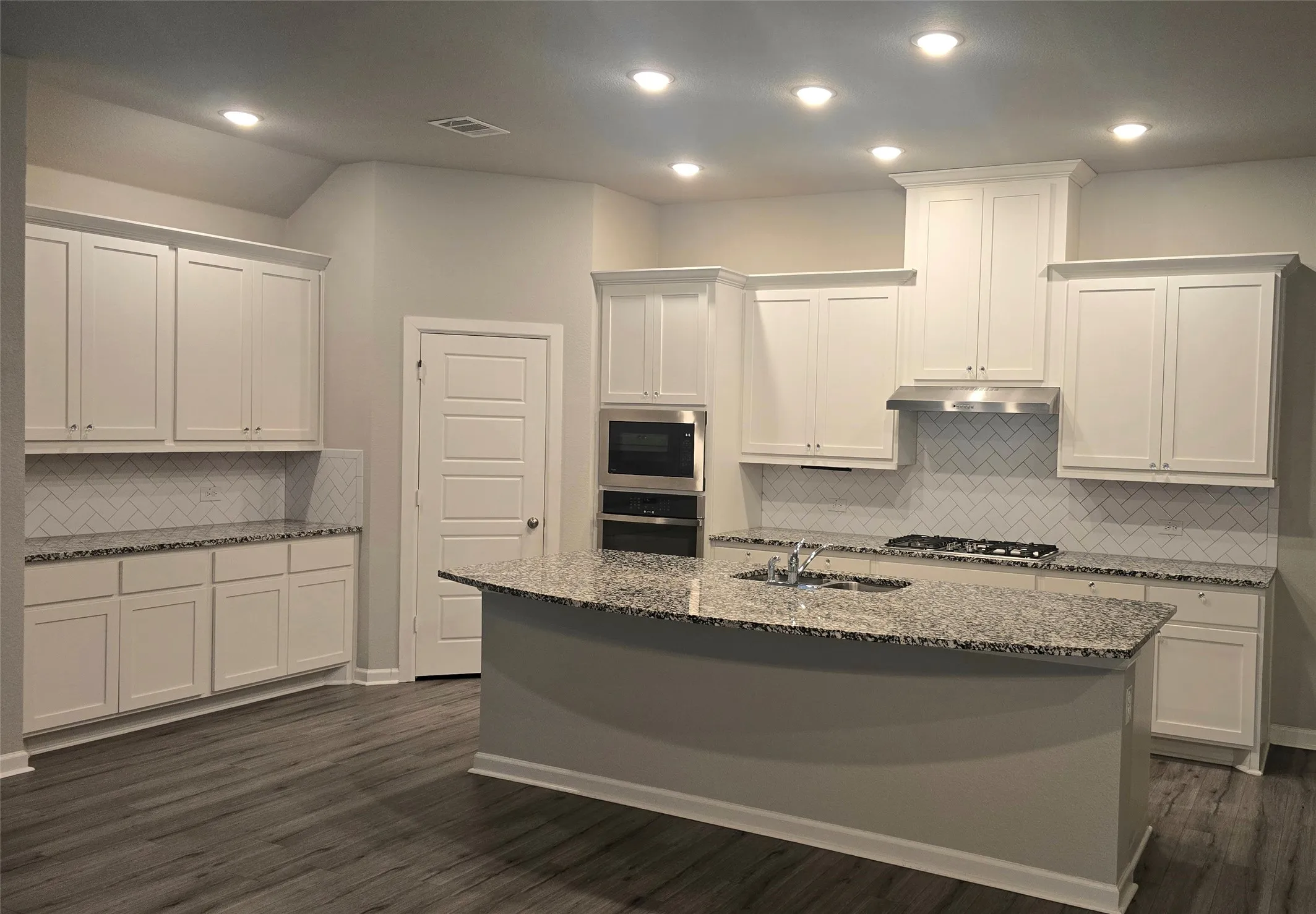 Single Family Residence For Sale in Tarrant County , 4805 Briarwood Drive, Haltom City, Texas 76137, 4 Bedroom, 3 Bathroom, 3 Garage spaces, 2,649 Sqft, built in 2020, mls#21360413, Real Estate Agent in Haltom City, Homes For Sale in Tarrant county, Homes For Sale in Haltom City, Realtor in Haltom City Texas, Real Estate Brokerage Independent Realty Texas, Luminita Cordes Realtor