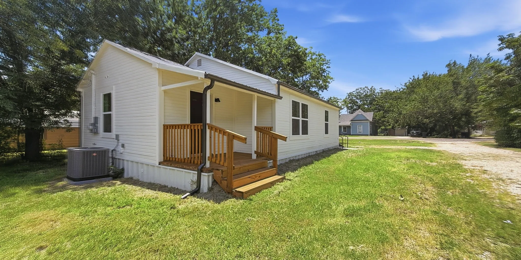 Single Family Residence For Sale in Grayson County , 108 N Main Street, Sadler, Texas 76264, 2 Bedroom, 2 Bathroom, Garage spaces, 1,070 Sqft, built in 1930, mls#21357737, Real Estate Agent in Sadler, Homes For Sale in Grayson county, Homes For Sale in Sadler, Realtor in Sadler Texas, Real Estate Brokerage Independent Realty Texas, Luminita Cordes Realtor