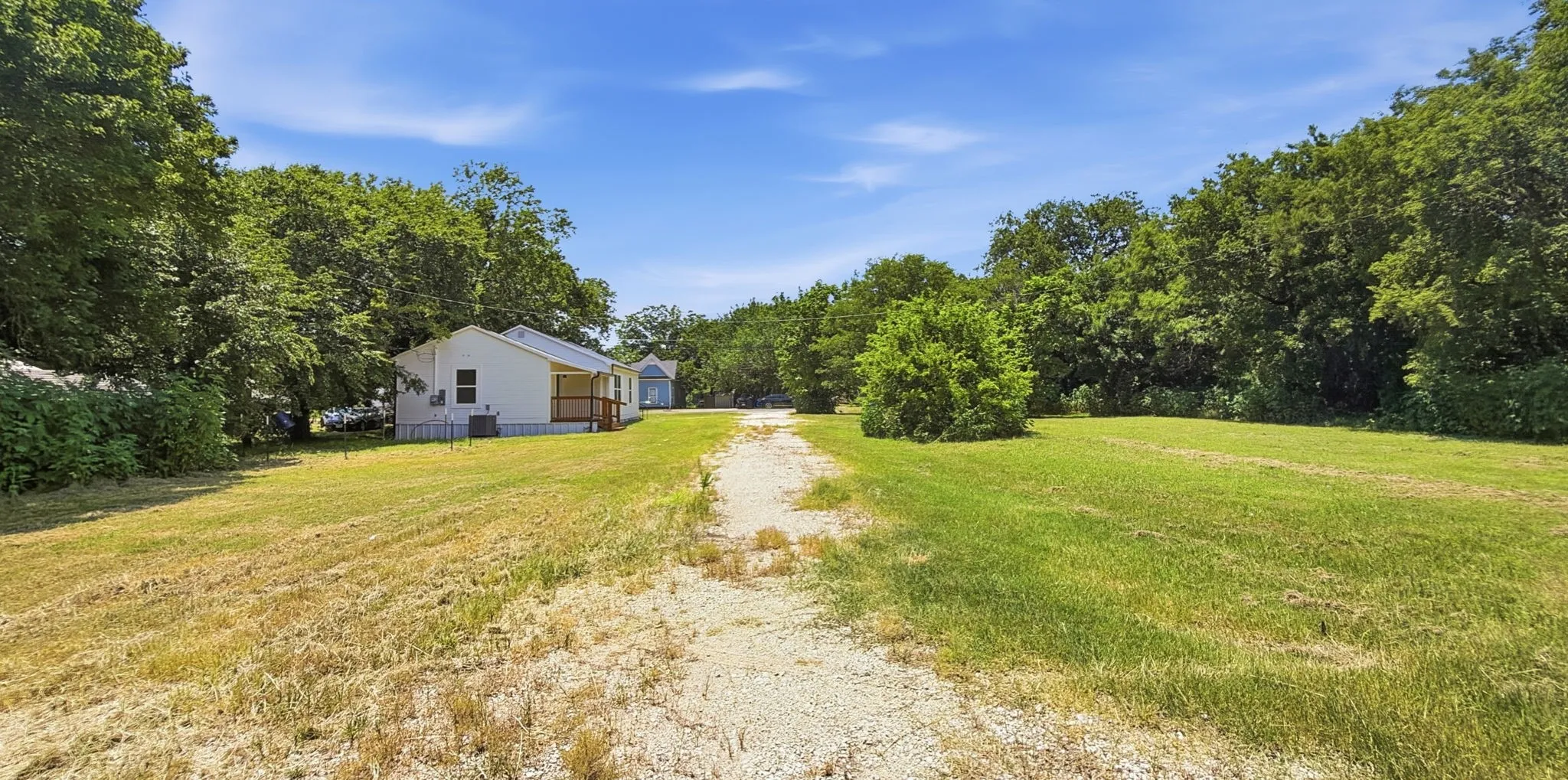 Single Family Residence For Sale in Grayson County , 108 N Main Street, Sadler, Texas 76264, 2 Bedroom, 2 Bathroom, Garage spaces, 1,070 Sqft, built in 1930, mls#21357737, Real Estate Agent in Sadler, Homes For Sale in Grayson county, Homes For Sale in Sadler, Realtor in Sadler Texas, Real Estate Brokerage Independent Realty Texas, Luminita Cordes Realtor