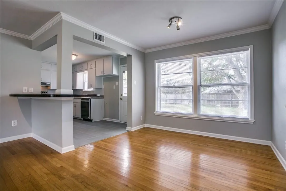 Single Family Residence For Rent in Dallas County , 11309 Ulloa Lane, Dallas, Texas 75228, 3 Bedroom, 1 Bathroom, 1 Garage spaces, 1,167 Sqft, built in 1953, Price $2,100, mls#21360628, Real Estate Agent in Dallas, Homes For Rent in Dallas county, Homes For Rent in Dallas, Realtor in Dallas Texas, Real Estate Brokerage Independent Realty Texas, Luminita Cordes Realtor