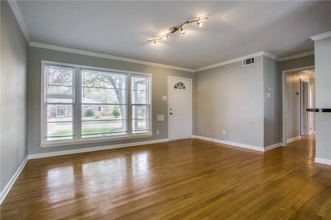 Single Family Residence For Rent in Dallas County , 11309 Ulloa Lane, Dallas, Texas 75228, 3 Bedroom, 1 Bathroom, 1 Garage spaces, 1,167 Sqft, built in 1953, Price $2,100, mls#21360628, Real Estate Agent in Dallas, Homes For Rent in Dallas county, Homes For Rent in Dallas, Realtor in Dallas Texas, Real Estate Brokerage Independent Realty Texas, Luminita Cordes Realtor