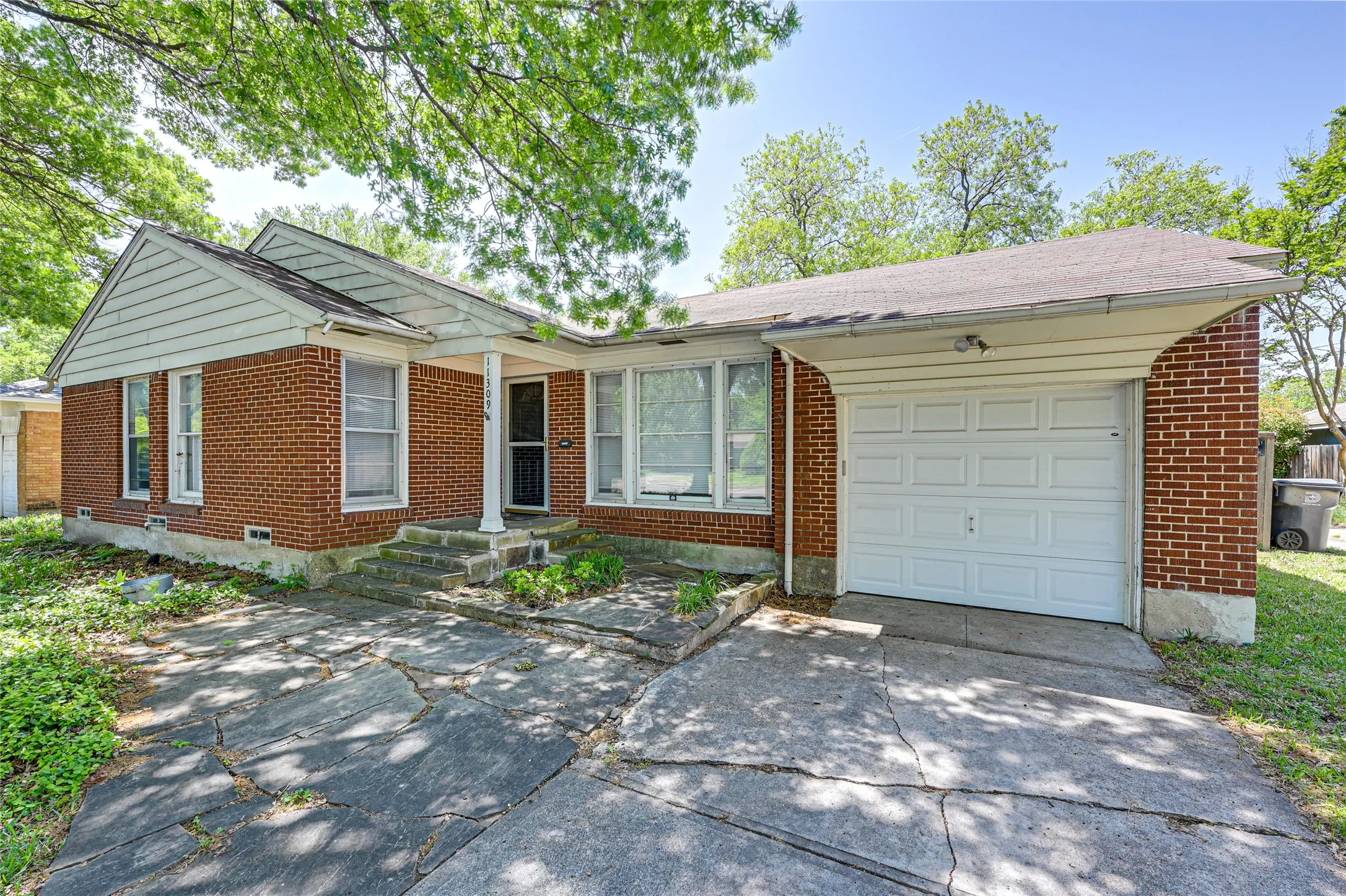 Single Family Residence For Rent in Dallas County , 11309 Ulloa Lane, Dallas, Texas 75228, 3 Bedroom, 1 Bathroom, 1 Garage spaces, 1,167 Sqft, built in 1953, Price $2,100, mls#21360628, Real Estate Agent in Dallas, Homes For Rent in Dallas county, Homes For Rent in Dallas, Realtor in Dallas Texas, Real Estate Brokerage Independent Realty Texas, Luminita Cordes Realtor