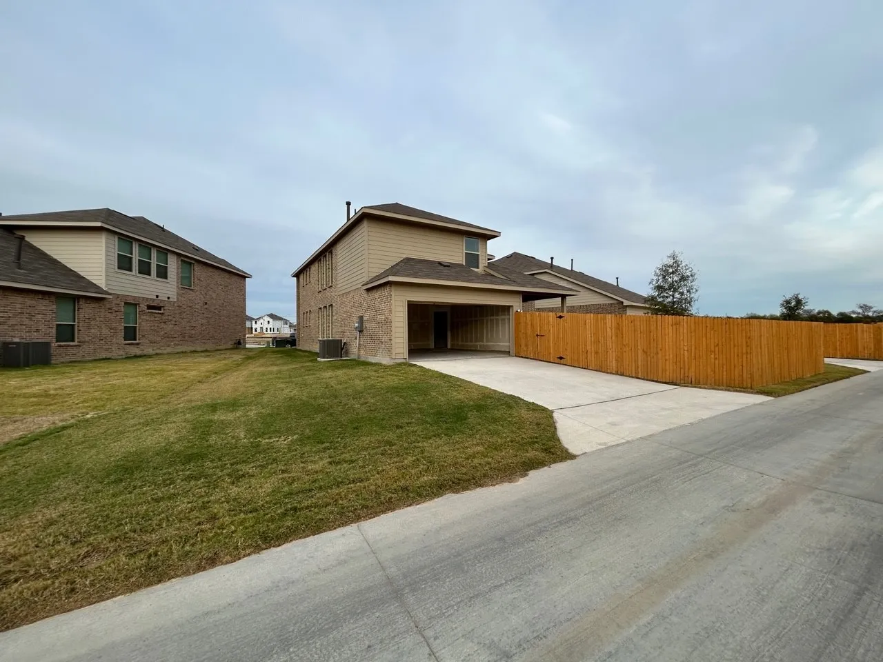 Single Family Residence For Rent in Tarrant County , 2517 Maplehurst Drive, Fort Worth, Texas 76179, 4 Bedroom, 5 Bathroom, 2 Garage spaces, 2,472 Sqft, built in 2023, mls#21360670, Real Estate Agent in Fort Worth, Homes For Rent in Tarrant county, Homes For Rent in Fort Worth, Realtor in Fort Worth Texas, Real Estate Brokerage Independent Realty Texas, Luminita Cordes Realtor