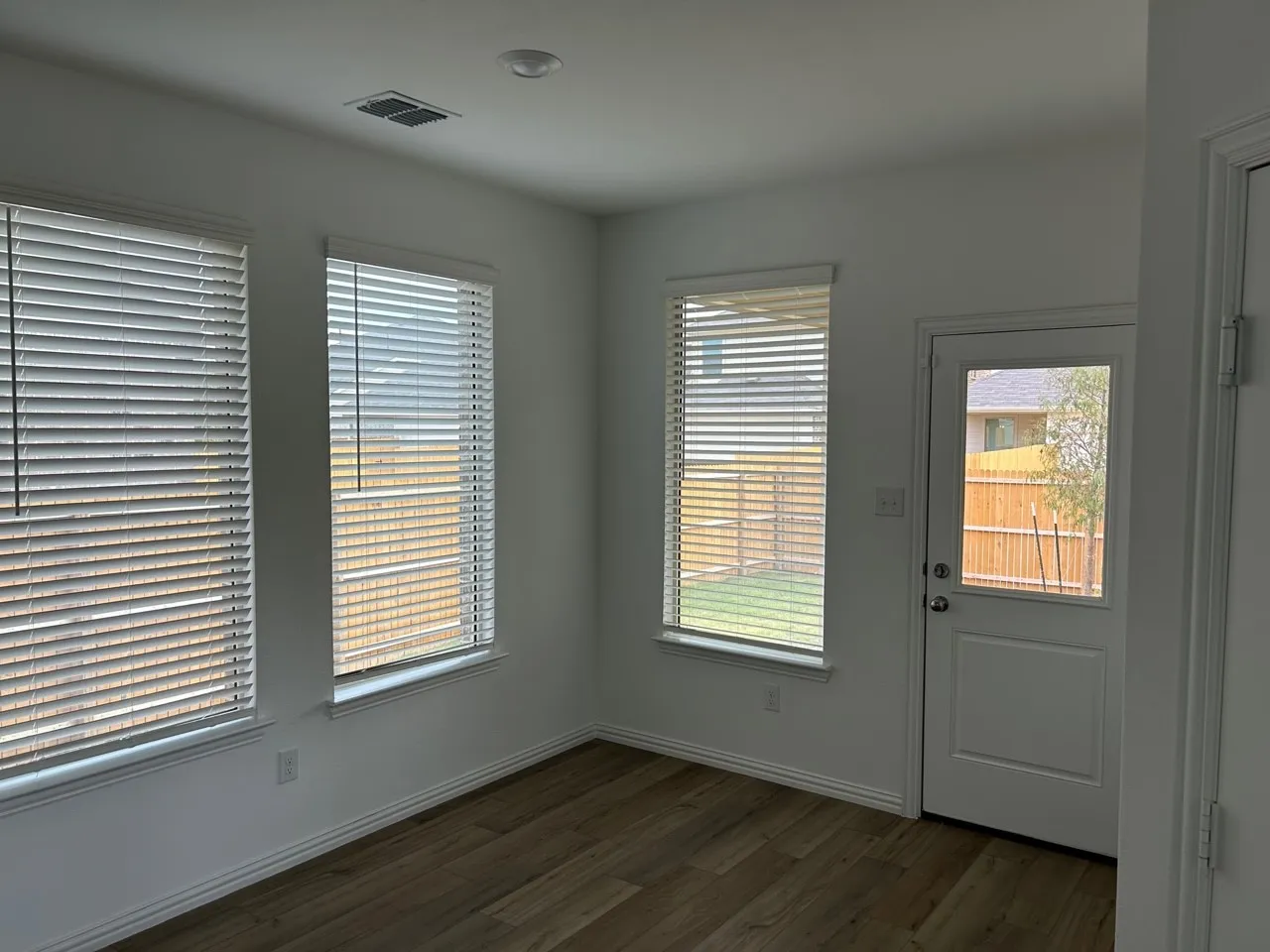 Single Family Residence For Rent in Tarrant County , 2517 Maplehurst Drive, Fort Worth, Texas 76179, 4 Bedroom, 5 Bathroom, 2 Garage spaces, 2,472 Sqft, built in 2023, mls#21360670, Real Estate Agent in Fort Worth, Homes For Rent in Tarrant county, Homes For Rent in Fort Worth, Realtor in Fort Worth Texas, Real Estate Brokerage Independent Realty Texas, Luminita Cordes Realtor
