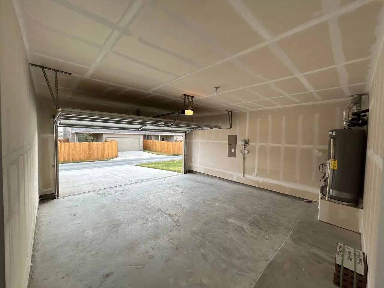 Single Family Residence For Rent in Tarrant County , 2517 Maplehurst Drive, Fort Worth, Texas 76179, 4 Bedroom, 5 Bathroom, 2 Garage spaces, 2,472 Sqft, built in 2023, mls#21360670, Real Estate Agent in Fort Worth, Homes For Rent in Tarrant county, Homes For Rent in Fort Worth, Realtor in Fort Worth Texas, Real Estate Brokerage Independent Realty Texas, Luminita Cordes Realtor