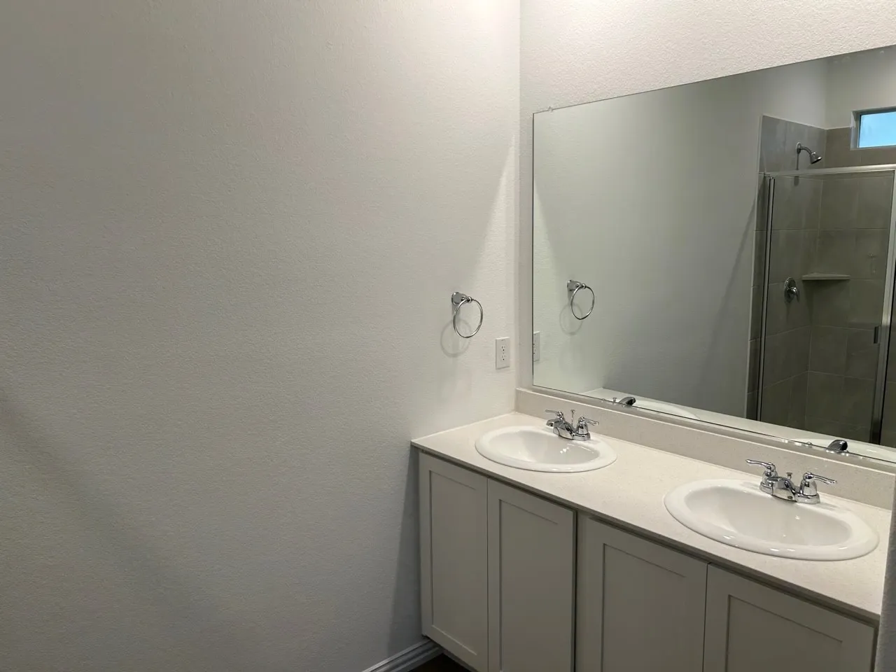 Single Family Residence For Rent in Tarrant County , 2517 Maplehurst Drive, Fort Worth, Texas 76179, 4 Bedroom, 5 Bathroom, 2 Garage spaces, 2,472 Sqft, built in 2023, mls#21360670, Real Estate Agent in Fort Worth, Homes For Rent in Tarrant county, Homes For Rent in Fort Worth, Realtor in Fort Worth Texas, Real Estate Brokerage Independent Realty Texas, Luminita Cordes Realtor