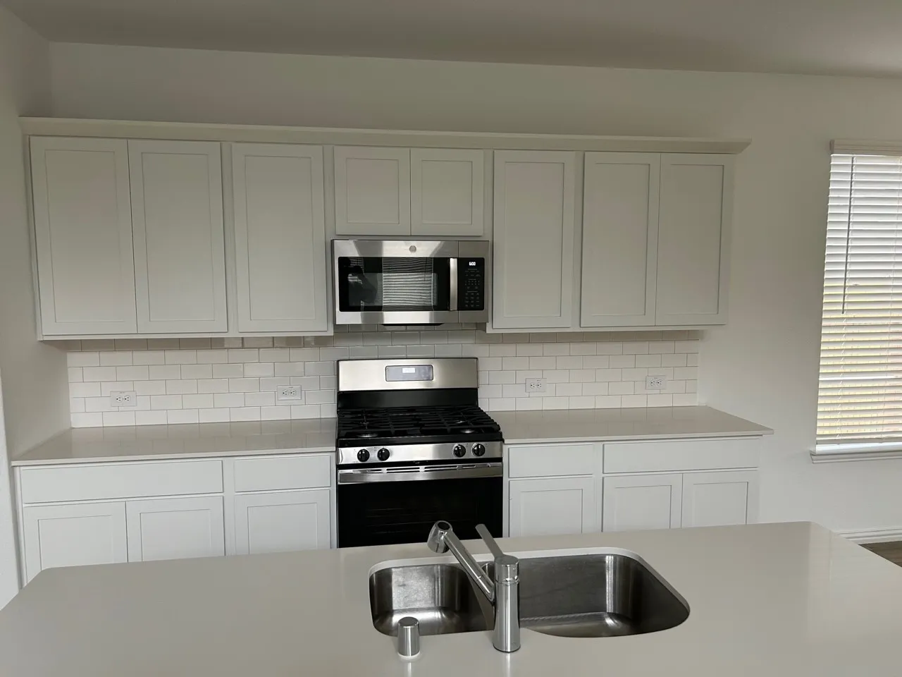 Single Family Residence For Rent in Tarrant County , 2517 Maplehurst Drive, Fort Worth, Texas 76179, 4 Bedroom, 5 Bathroom, 2 Garage spaces, 2,472 Sqft, built in 2023, mls#21360670, Real Estate Agent in Fort Worth, Homes For Rent in Tarrant county, Homes For Rent in Fort Worth, Realtor in Fort Worth Texas, Real Estate Brokerage Independent Realty Texas, Luminita Cordes Realtor