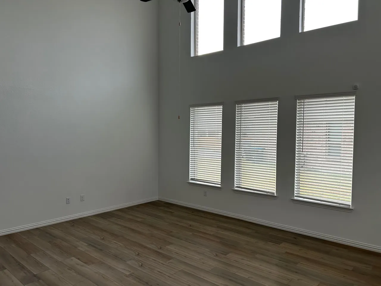 Single Family Residence For Rent in Tarrant County , 2517 Maplehurst Drive, Fort Worth, Texas 76179, 4 Bedroom, 5 Bathroom, 2 Garage spaces, 2,472 Sqft, built in 2023, mls#21360670, Real Estate Agent in Fort Worth, Homes For Rent in Tarrant county, Homes For Rent in Fort Worth, Realtor in Fort Worth Texas, Real Estate Brokerage Independent Realty Texas, Luminita Cordes Realtor