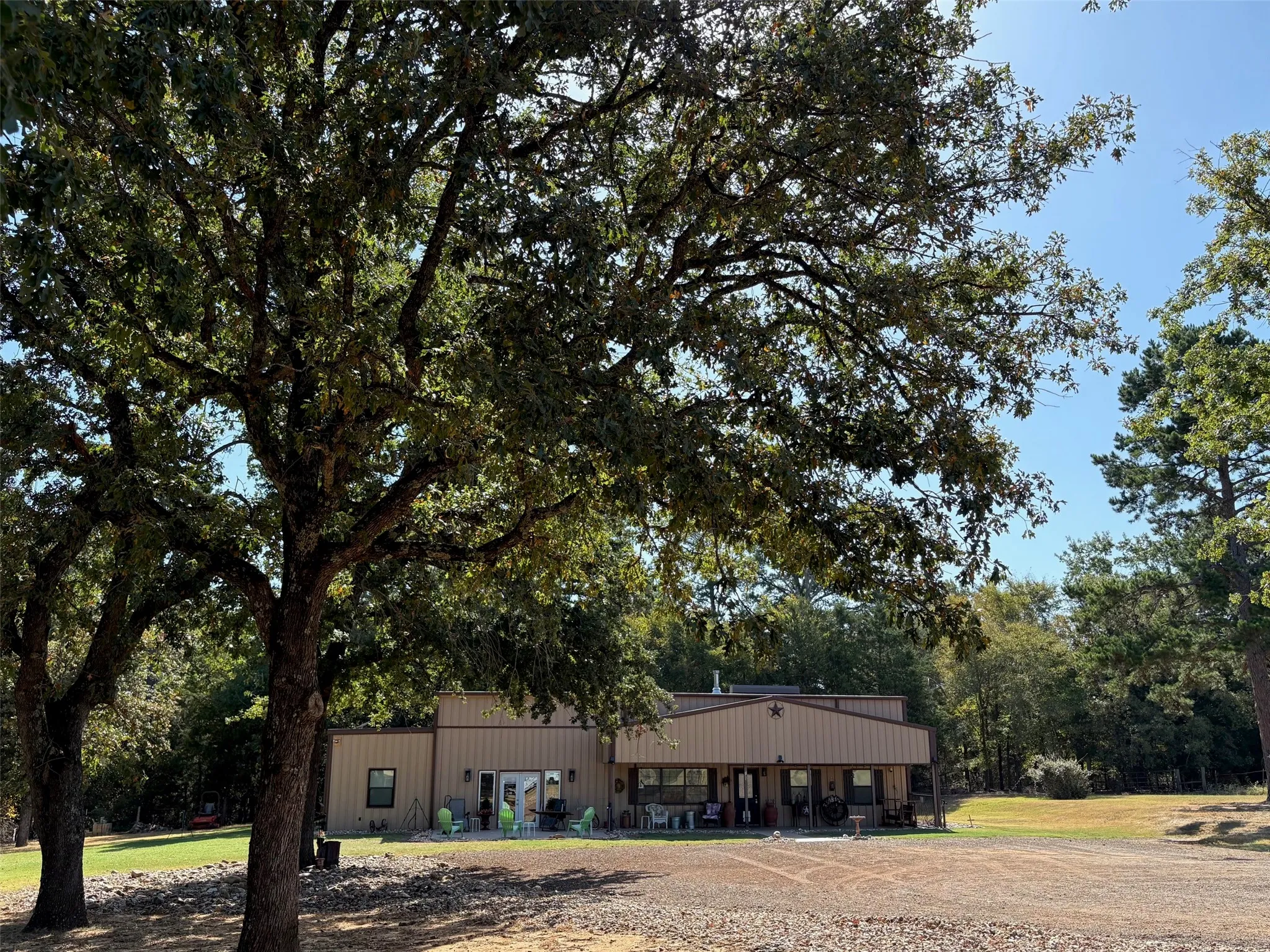 Single Family Residence For Sale in Anderson County , 145 Private Road 7004, Frankston, Texas 75763, 3 Bedroom, 2 Bathroom, Garage spaces, 2,510 Sqft, built in 2005, mls#21360648, Real Estate Agent in Frankston, Homes For Sale in Anderson county, Homes For Sale in Frankston, Realtor in Frankston Texas, Real Estate Brokerage Independent Realty Texas, Luminita Cordes Realtor