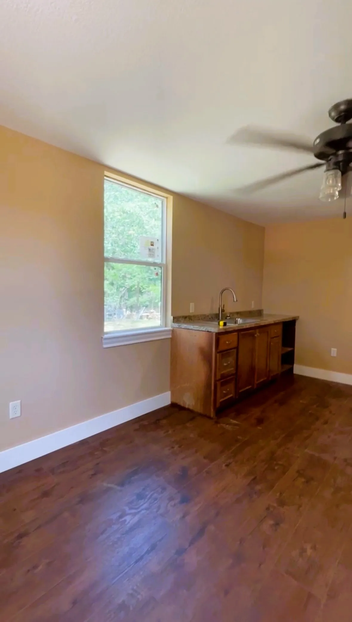 Single Family Residence For Sale in Anderson County , 145 Private Road 7004, Frankston, Texas 75763, 3 Bedroom, 2 Bathroom, Garage spaces, 2,510 Sqft, built in 2005, mls#21360648, Real Estate Agent in Frankston, Homes For Sale in Anderson county, Homes For Sale in Frankston, Realtor in Frankston Texas, Real Estate Brokerage Independent Realty Texas, Luminita Cordes Realtor