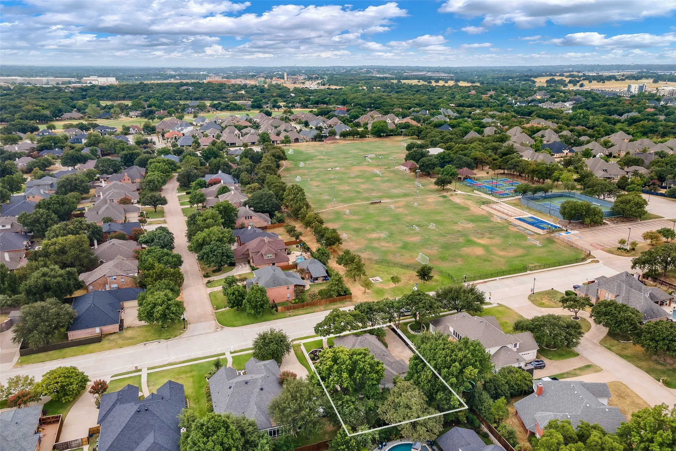 Single Family Residence For Sale in Denton County , 626 Indian Creek Drive, Trophy Club, Texas 76262, 4 Bedroom, 3 Bathroom, 3 Garage spaces, 2,771 Sqft, built in 1997, mls#21359978, Real Estate Agent in Trophy Club, Homes For Sale in Denton county, Homes For Sale in Trophy Club, Realtor in Trophy Club Texas, Real Estate Brokerage Independent Realty Texas, Luminita Cordes Realtor