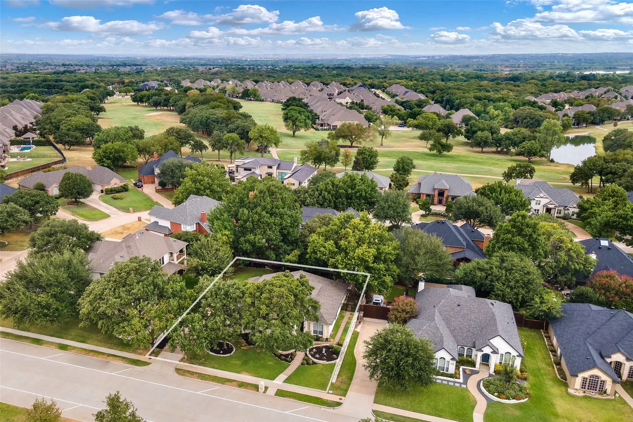 Single Family Residence For Sale in Denton County , 626 Indian Creek Drive, Trophy Club, Texas 76262, 4 Bedroom, 3 Bathroom, 3 Garage spaces, 2,771 Sqft, built in 1997, mls#21359978, Real Estate Agent in Trophy Club, Homes For Sale in Denton county, Homes For Sale in Trophy Club, Realtor in Trophy Club Texas, Real Estate Brokerage Independent Realty Texas, Luminita Cordes Realtor