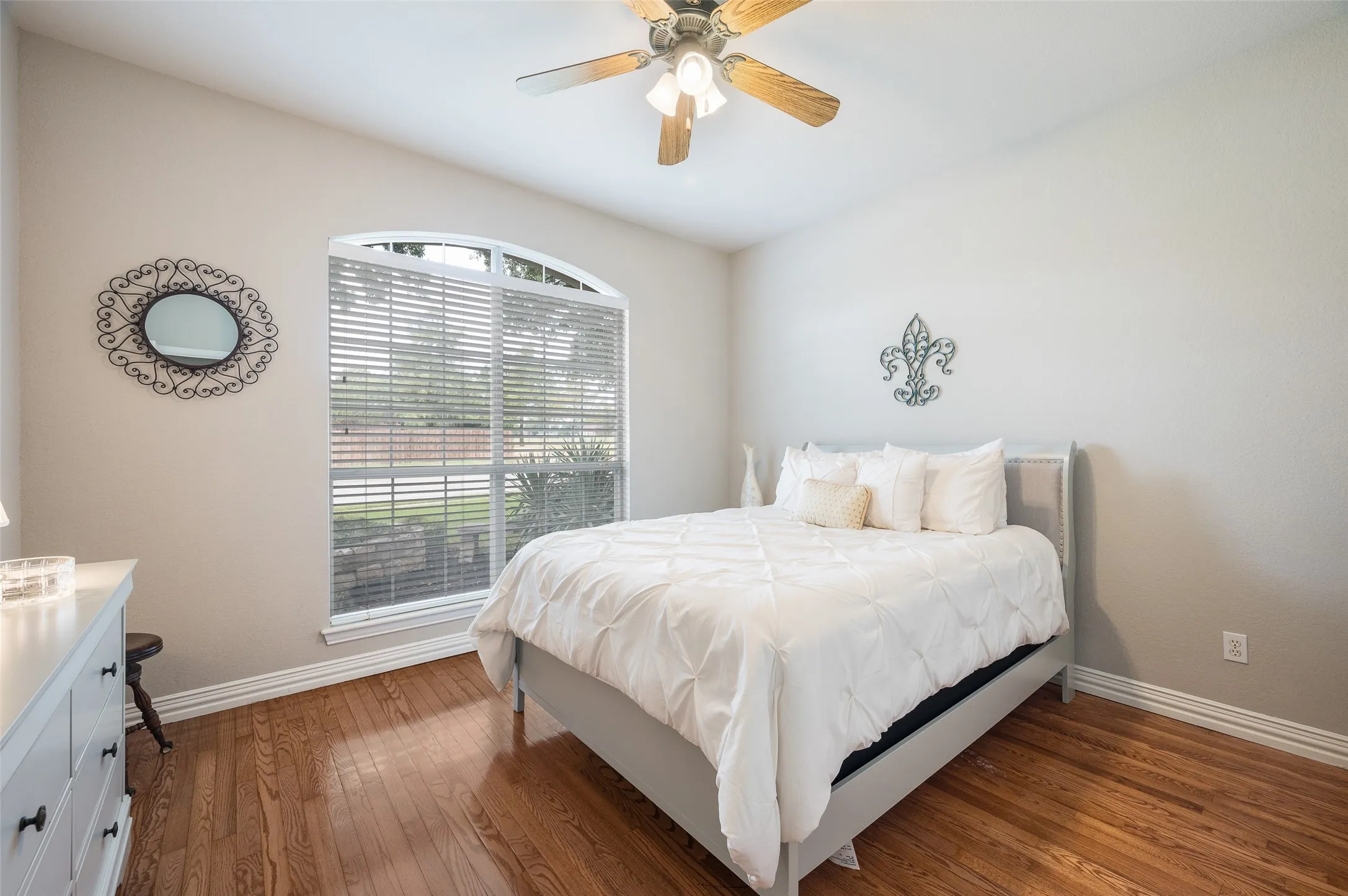 Single Family Residence For Sale in Denton County , 626 Indian Creek Drive, Trophy Club, Texas 76262, 4 Bedroom, 3 Bathroom, 3 Garage spaces, 2,771 Sqft, built in 1997, mls#21359978, Real Estate Agent in Trophy Club, Homes For Sale in Denton county, Homes For Sale in Trophy Club, Realtor in Trophy Club Texas, Real Estate Brokerage Independent Realty Texas, Luminita Cordes Realtor