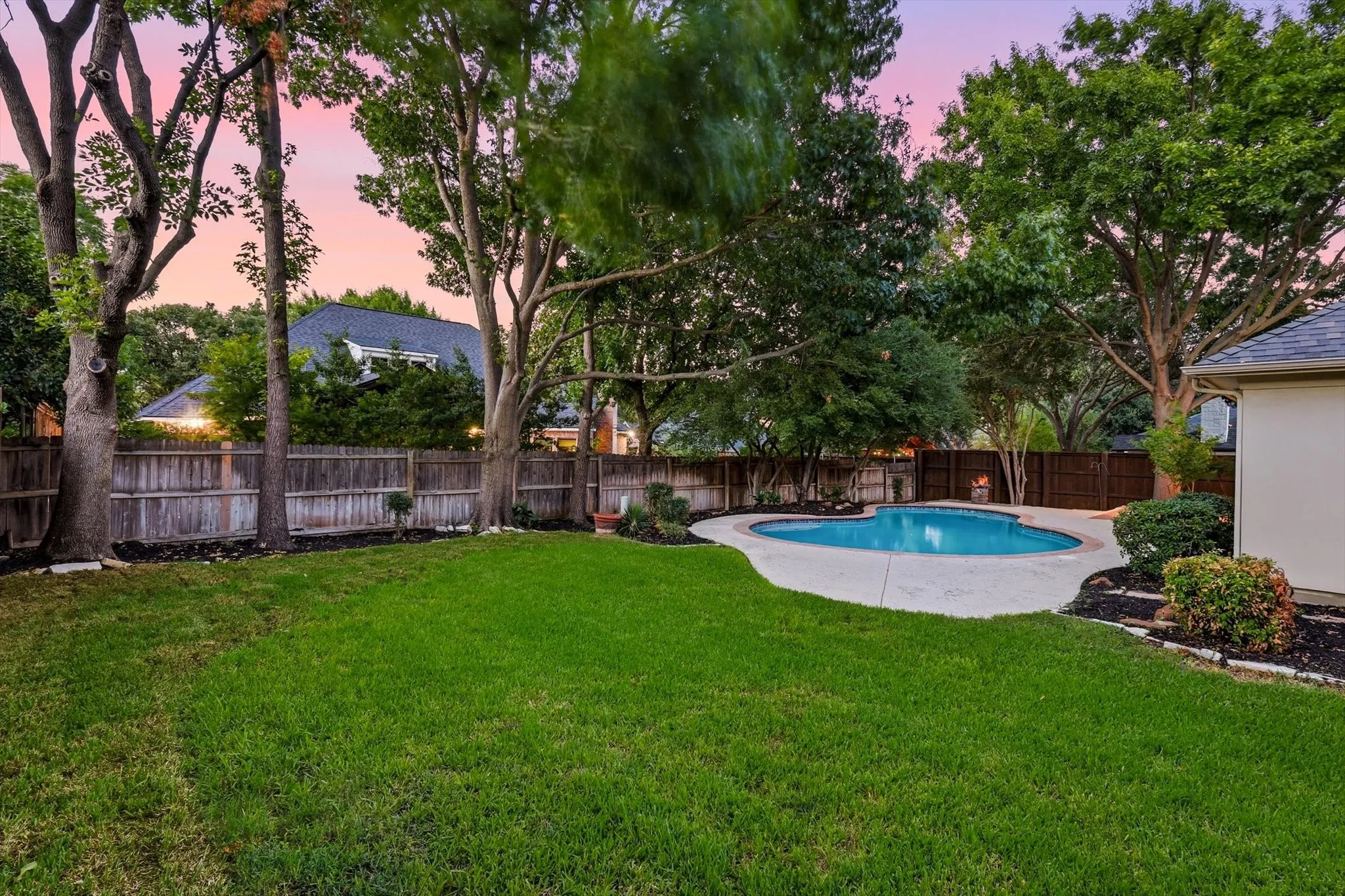 Single Family Residence For Sale in Denton County , 626 Indian Creek Drive, Trophy Club, Texas 76262, 4 Bedroom, 3 Bathroom, 3 Garage spaces, 2,771 Sqft, built in 1997, mls#21359978, Real Estate Agent in Trophy Club, Homes For Sale in Denton county, Homes For Sale in Trophy Club, Realtor in Trophy Club Texas, Real Estate Brokerage Independent Realty Texas, Luminita Cordes Realtor