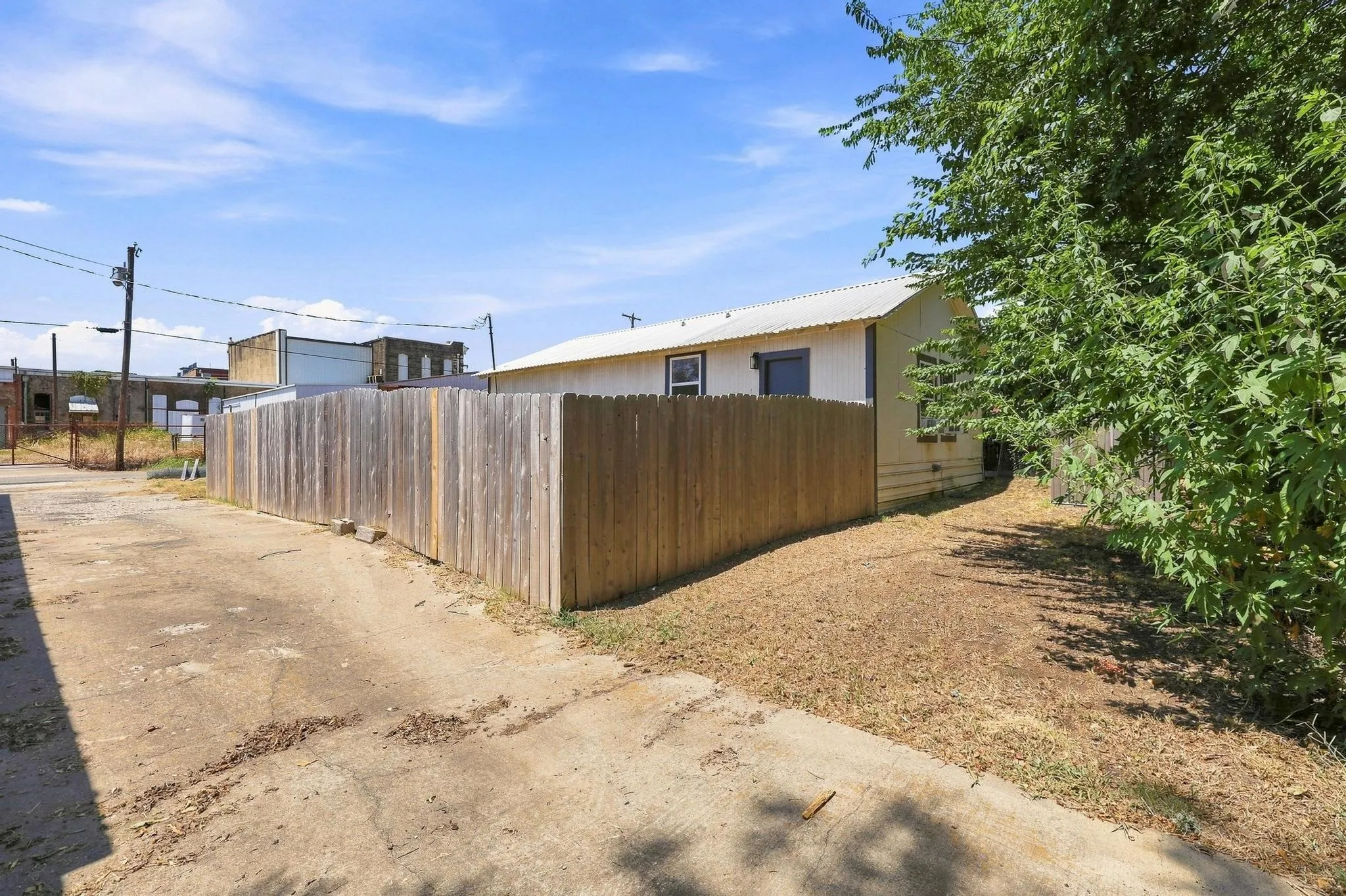 Single Family Residence For Sale in Fannin County , 298 7th Street, Honey Grove, Texas 75446, 3 Bedroom, 2 Bathroom, Garage spaces, 960 Sqft, built in 1950, Price $185,000, mls#21347755, Real Estate Agent in Honey Grove, Homes For Sale in Fannin county, Homes For Sale in Honey Grove, Realtor in Honey Grove Texas, Real Estate Brokerage Independent Realty Texas, Luminita Cordes Realtor