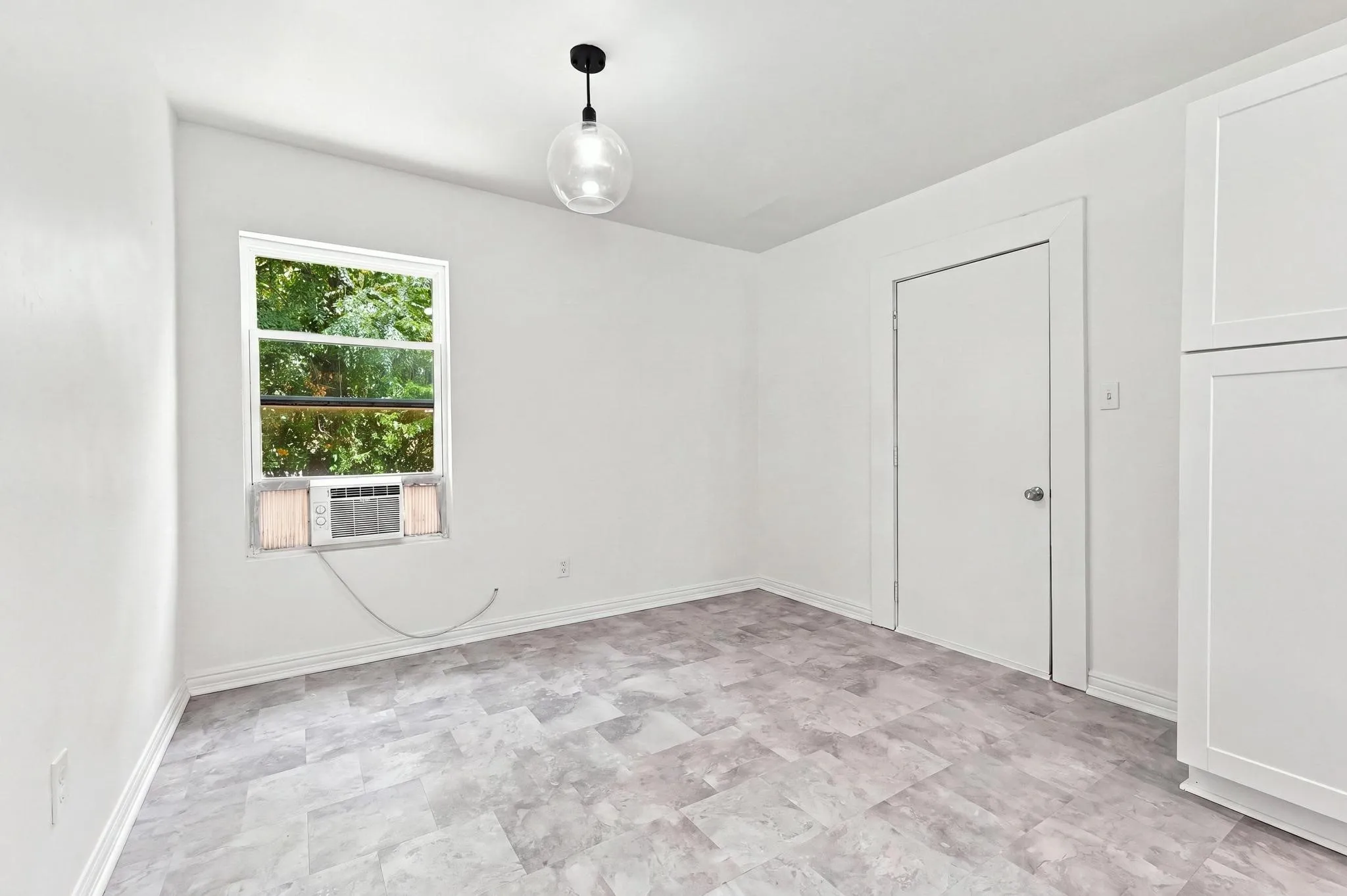 Single Family Residence For Sale in Fannin County , 298 7th Street, Honey Grove, Texas 75446, 3 Bedroom, 2 Bathroom, Garage spaces, 960 Sqft, built in 1950, Price $185,000, mls#21347755, Real Estate Agent in Honey Grove, Homes For Sale in Fannin county, Homes For Sale in Honey Grove, Realtor in Honey Grove Texas, Real Estate Brokerage Independent Realty Texas, Luminita Cordes Realtor