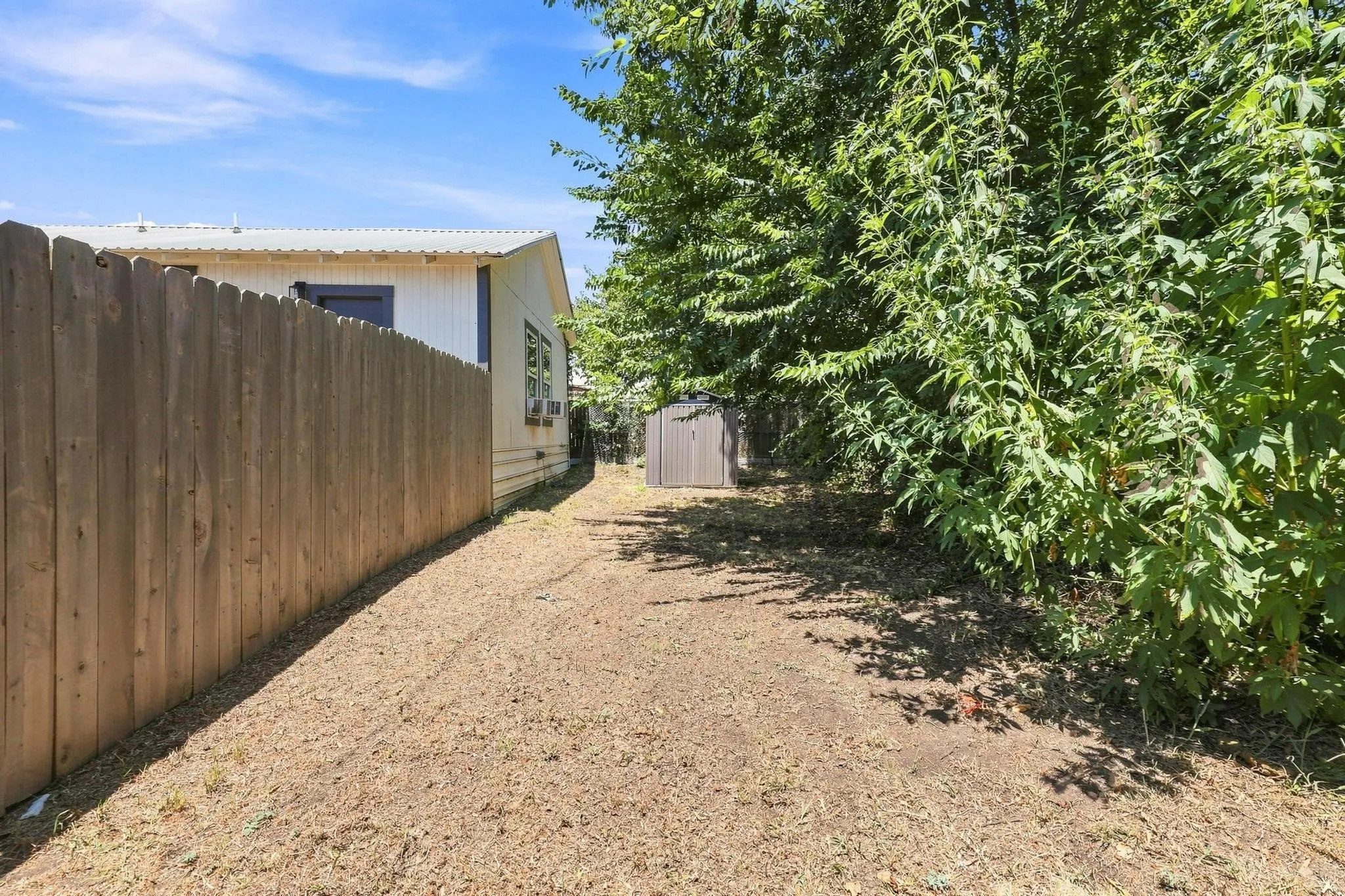 Wood privacy fencing
