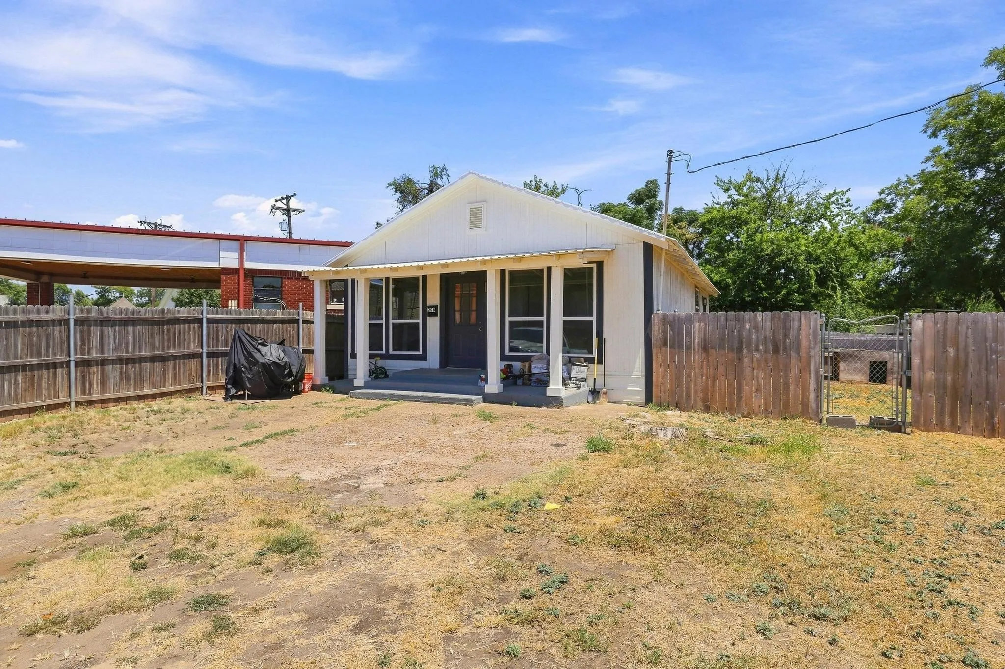 Single Family Residence For Sale in Fannin County , 298 7th Street, Honey Grove, Texas 75446, 3 Bedroom, 2 Bathroom, Garage spaces, 960 Sqft, built in 1950, Price $185,000, mls#21347755, Real Estate Agent in Honey Grove, Homes For Sale in Fannin county, Homes For Sale in Honey Grove, Realtor in Honey Grove Texas, Real Estate Brokerage Independent Realty Texas, Luminita Cordes Realtor